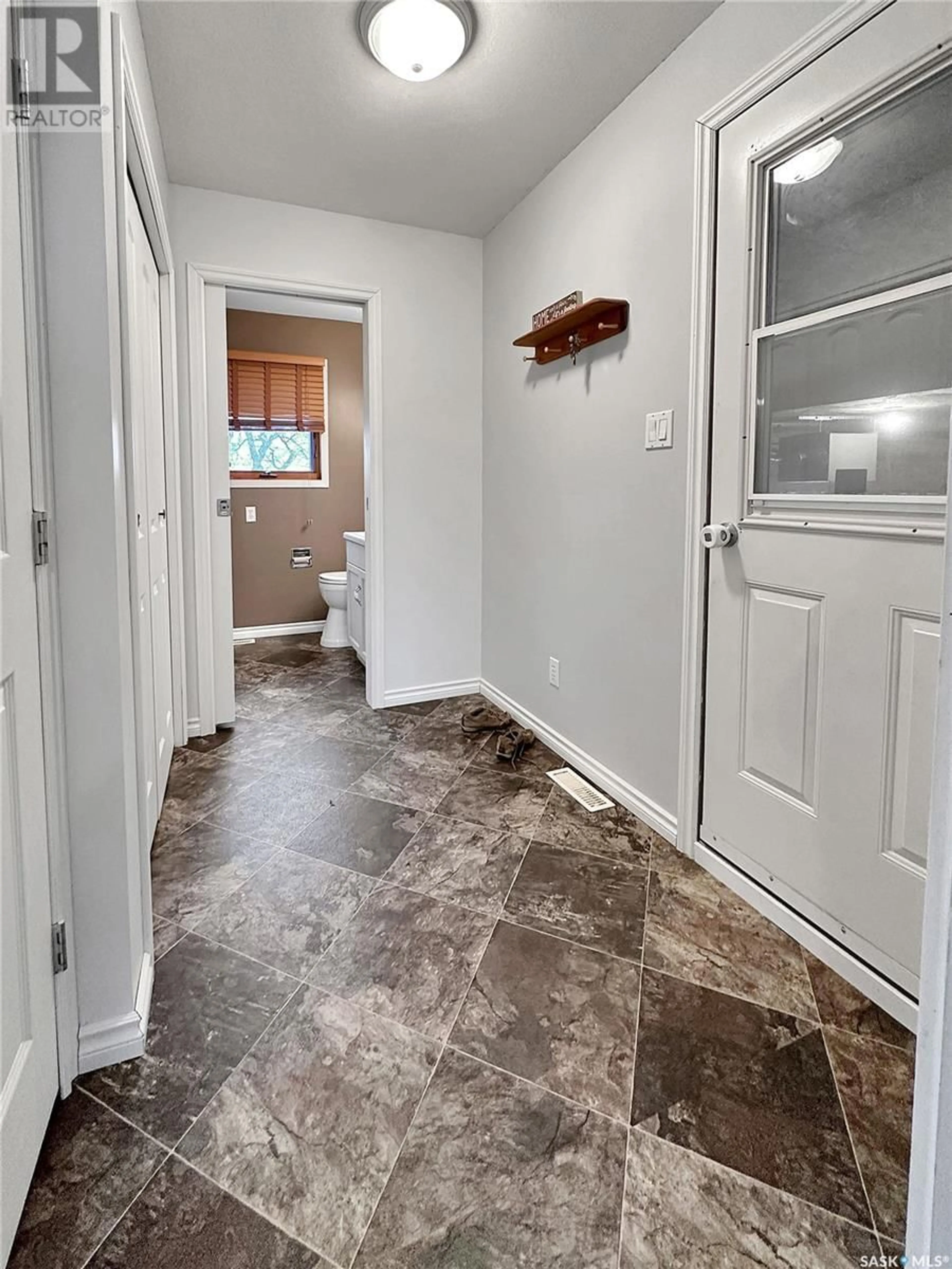 Indoor entryway for 314 RAILWAY AVENUE, Carnduff Saskatchewan S0C0S0