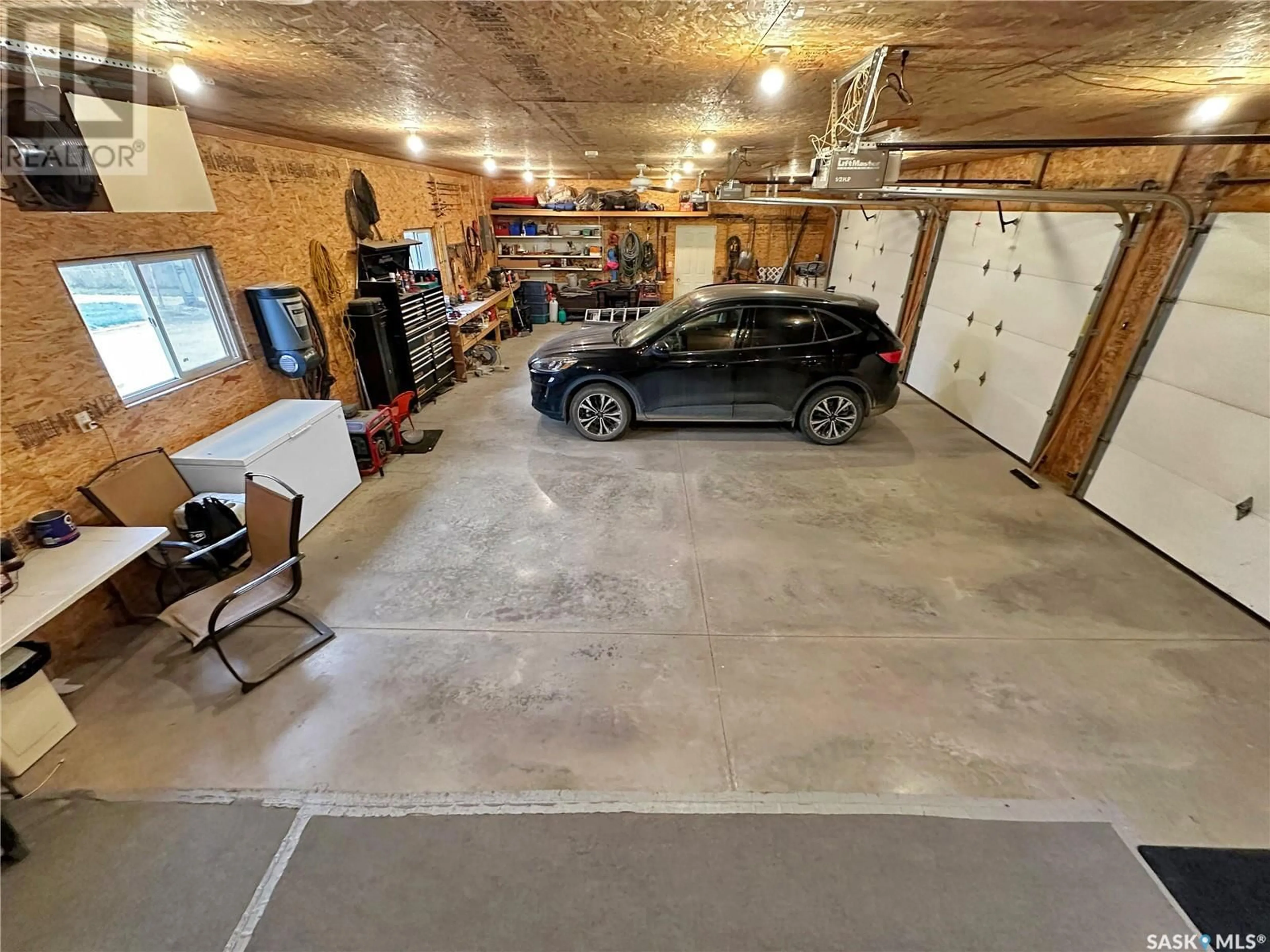 Indoor garage for 314 Railway AVENUE, Carnduff Saskatchewan S0C0S0