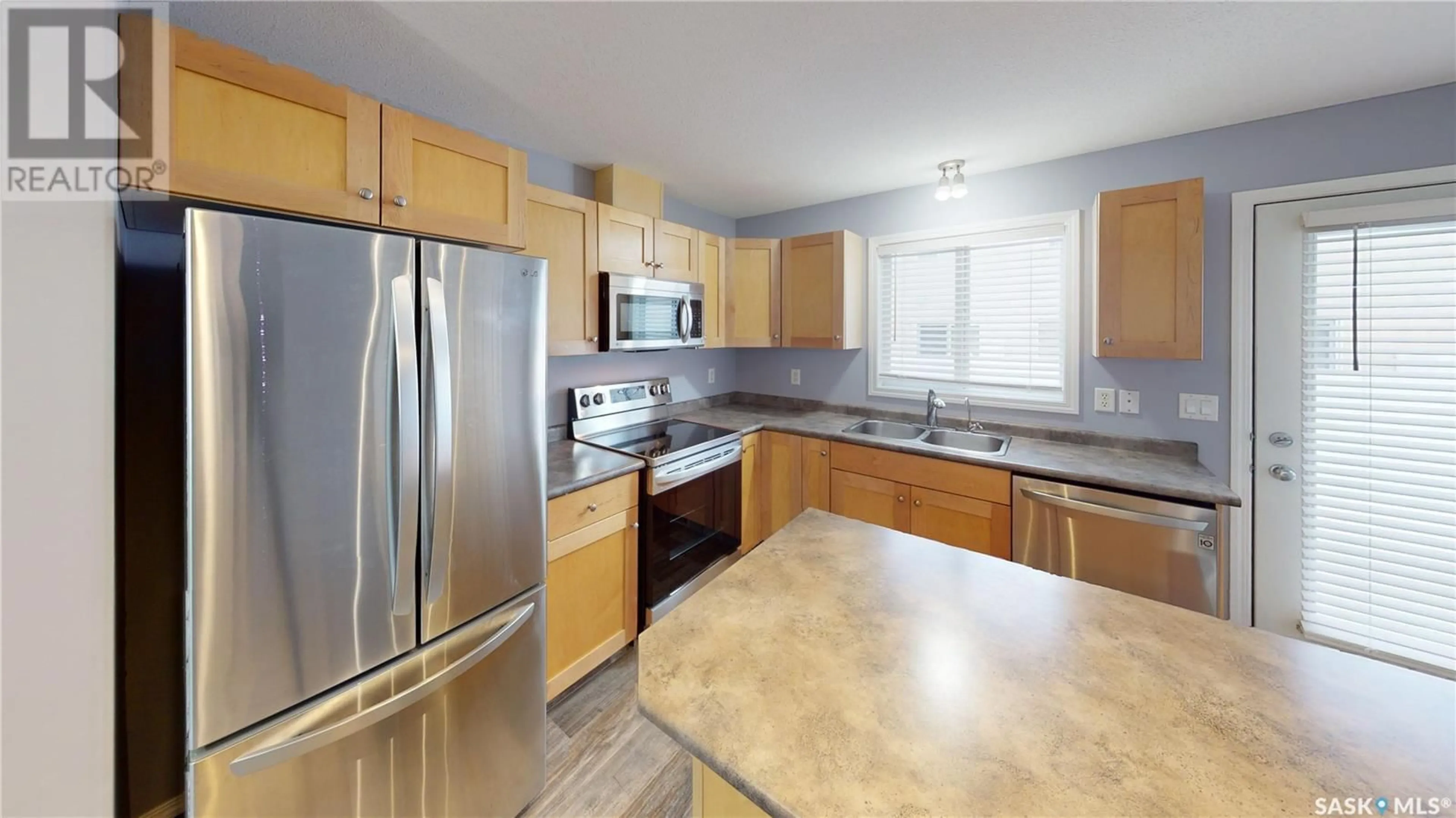 Standard kitchen, unknown for 53 2801 Windsor Park ROAD, Regina Saskatchewan S4V0M9