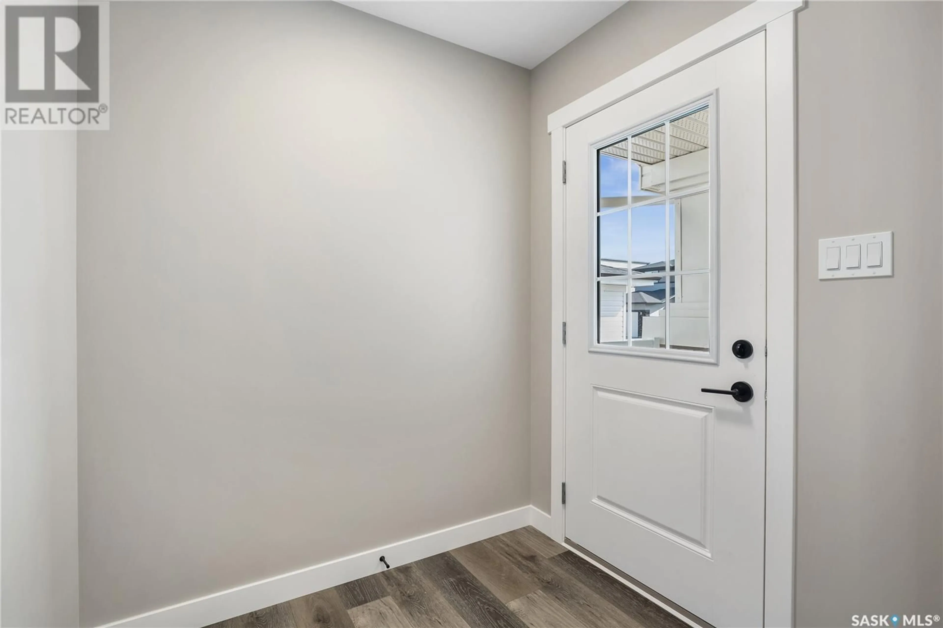 Indoor entryway for 590 Sharma CRESCENT, Saskatoon Saskatchewan S7W1K6