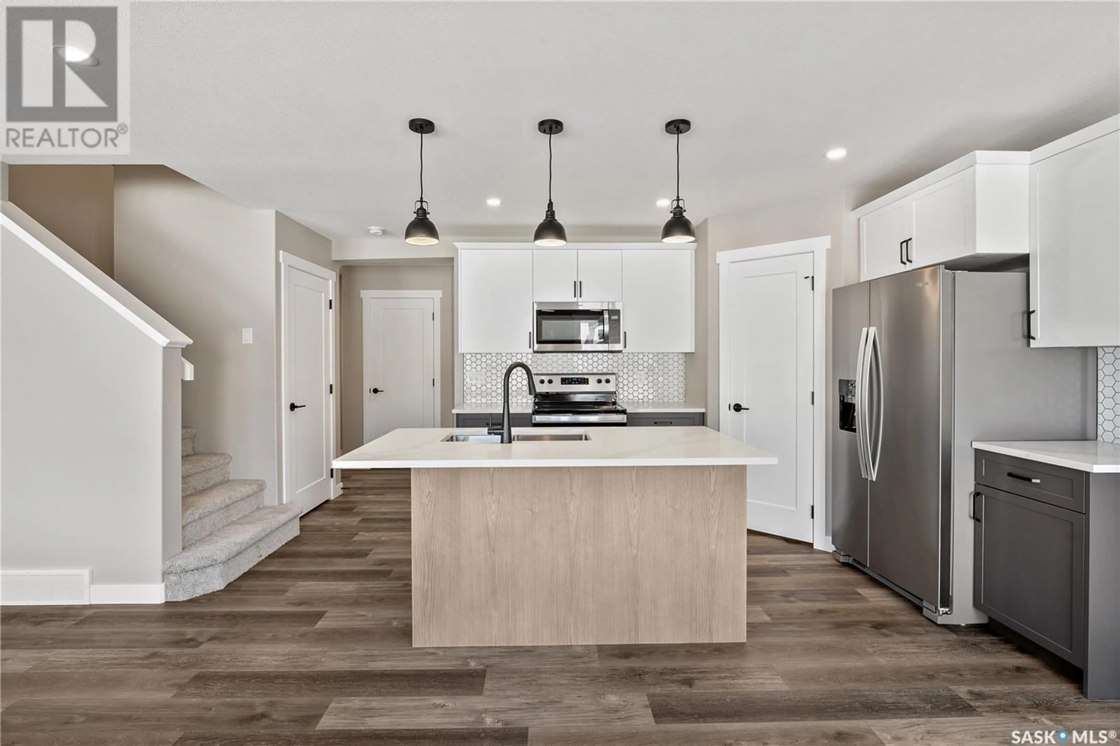 Open concept kitchen, unknown for 590 Sharma CRESCENT, Saskatoon Saskatchewan S7W1K6