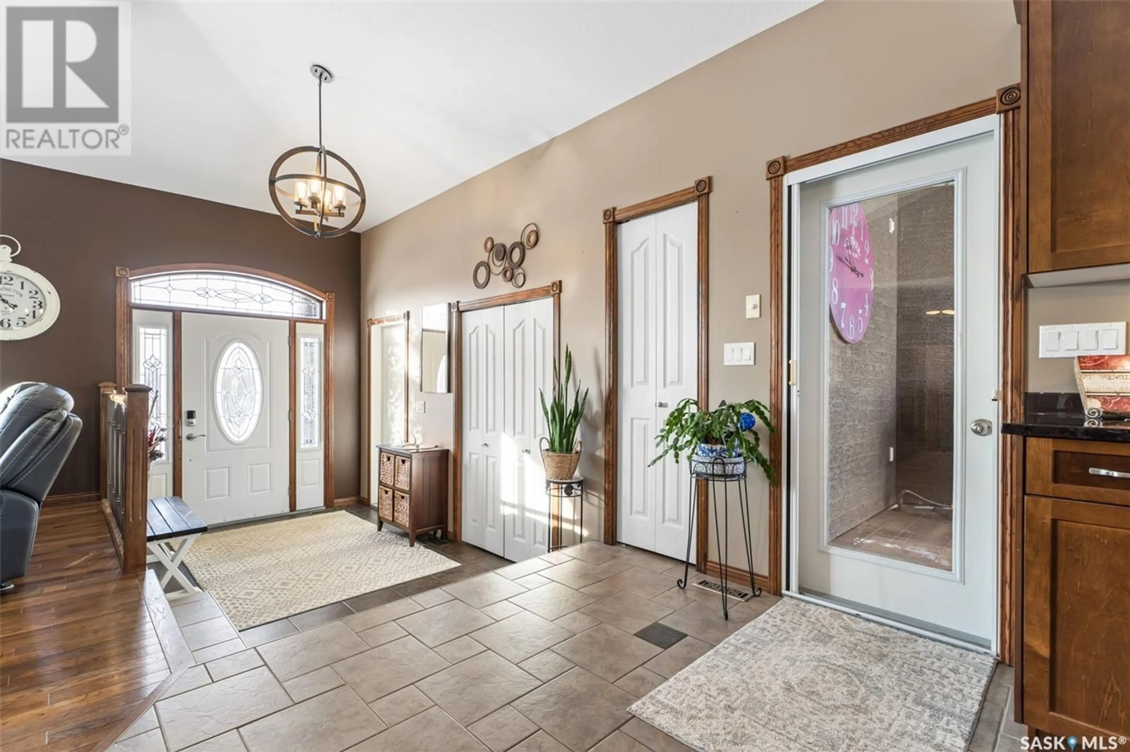 Indoor foyer for 6 Hidden Ridge ROAD, Corman Park Rm No. 344 Saskatchewan S7K3J8