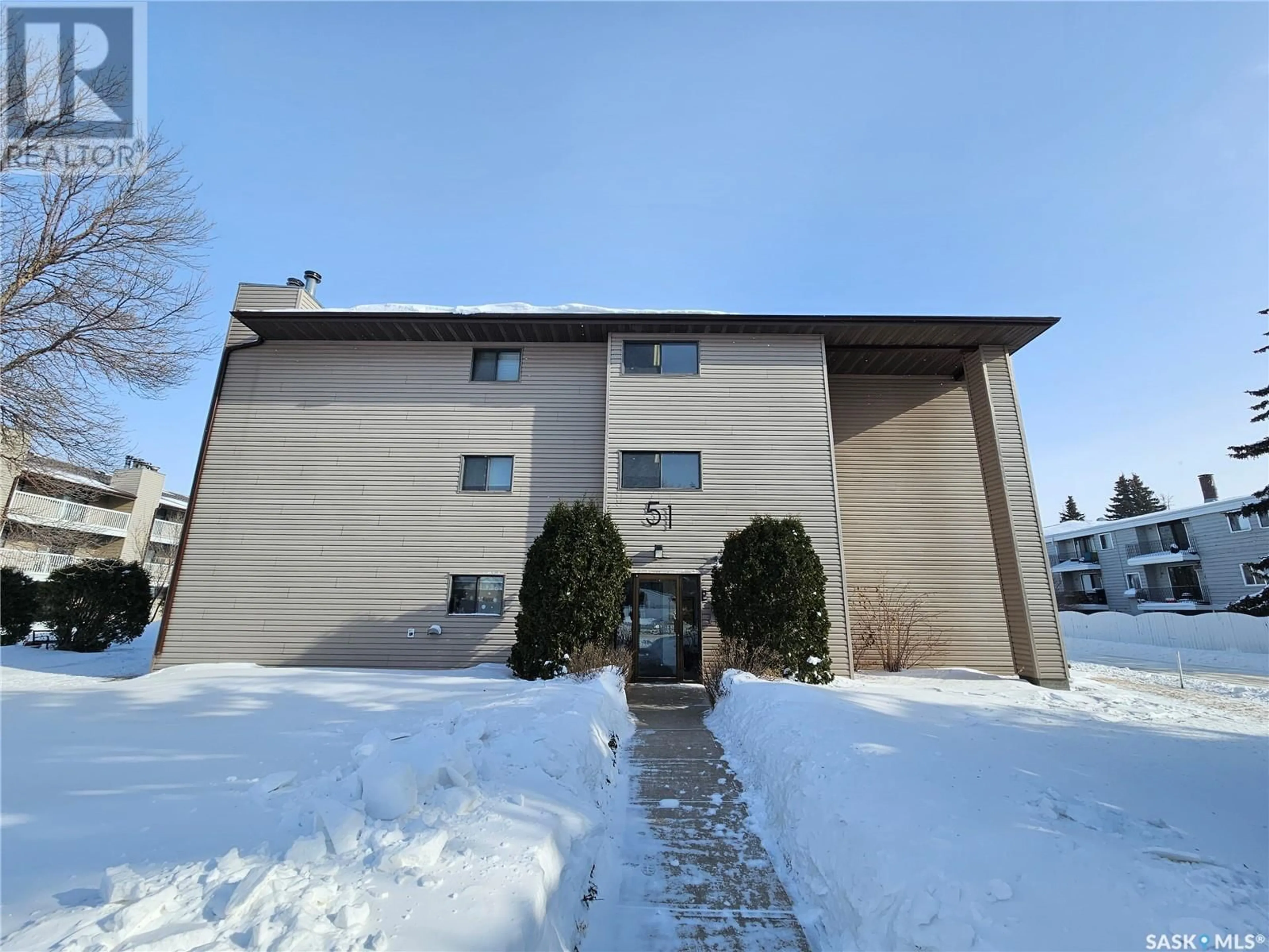 Indoor foyer for 108 51 Wood lily DRIVE, Moose Jaw Saskatchewan S6J1H1