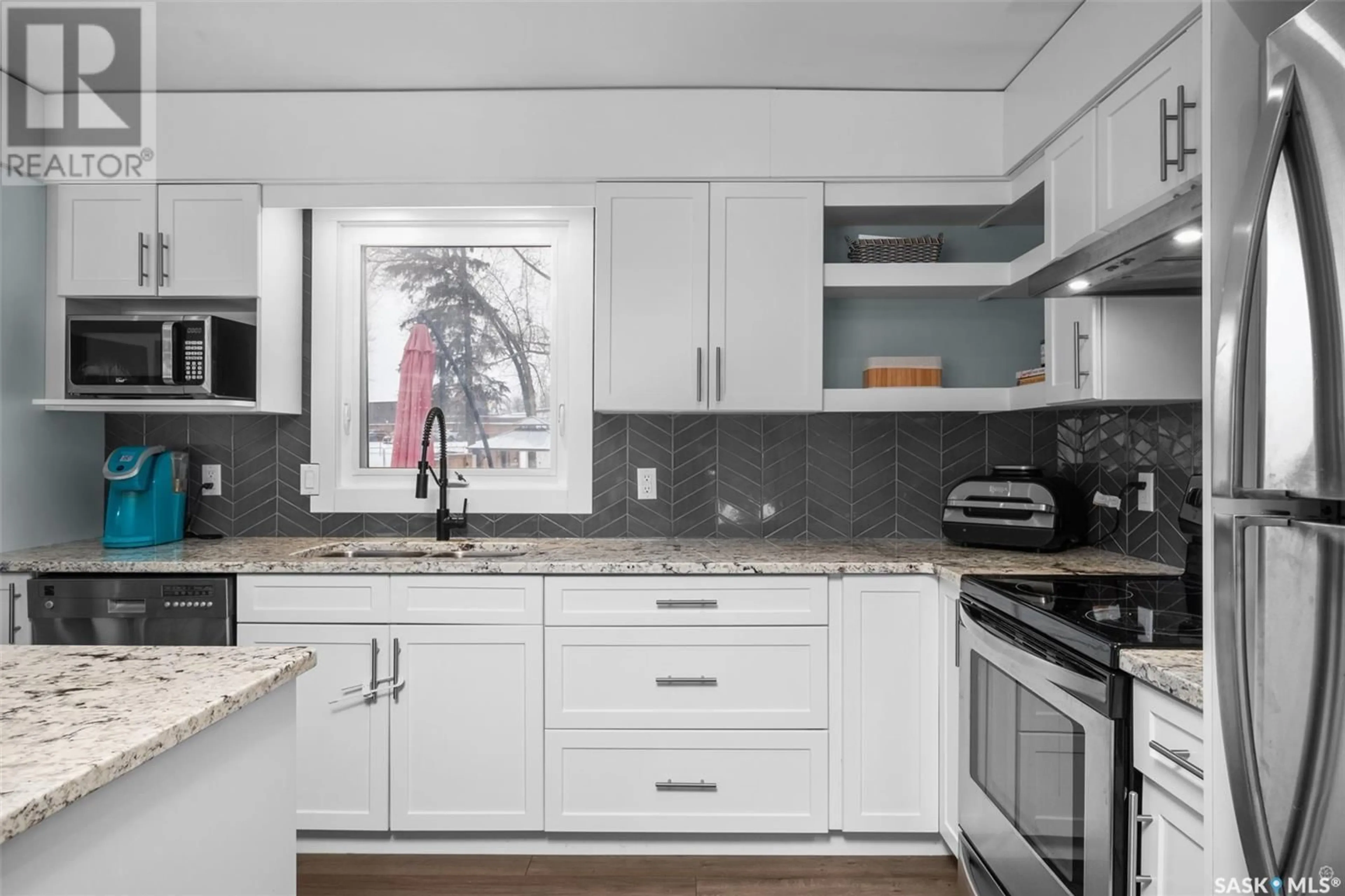 Contemporary kitchen, unknown for 1171 Cook DRIVE, Prince Albert Saskatchewan S6V2R7