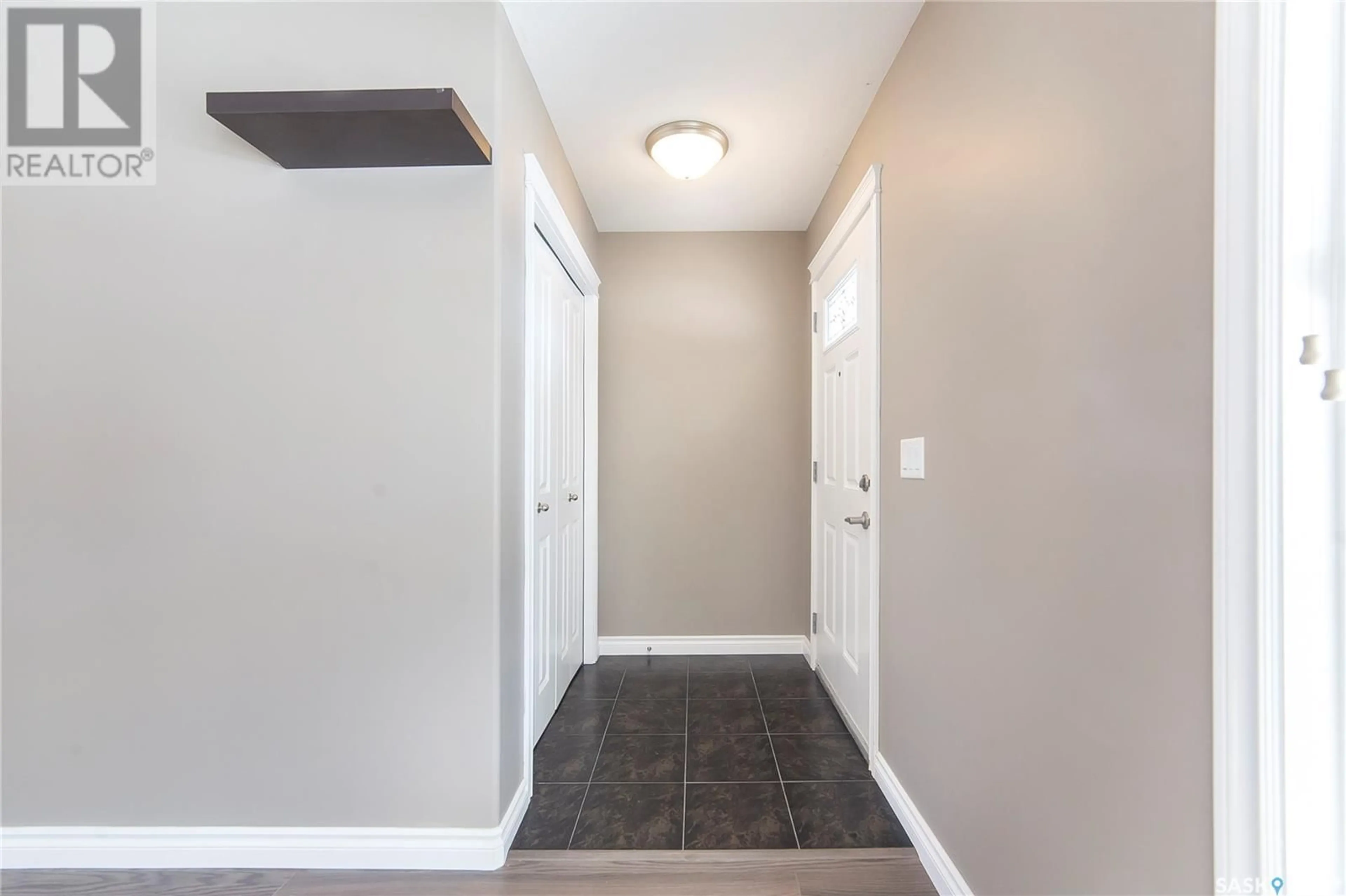 Indoor entryway for 430 Maningas BEND, Saskatoon Saskatchewan S7W0V6