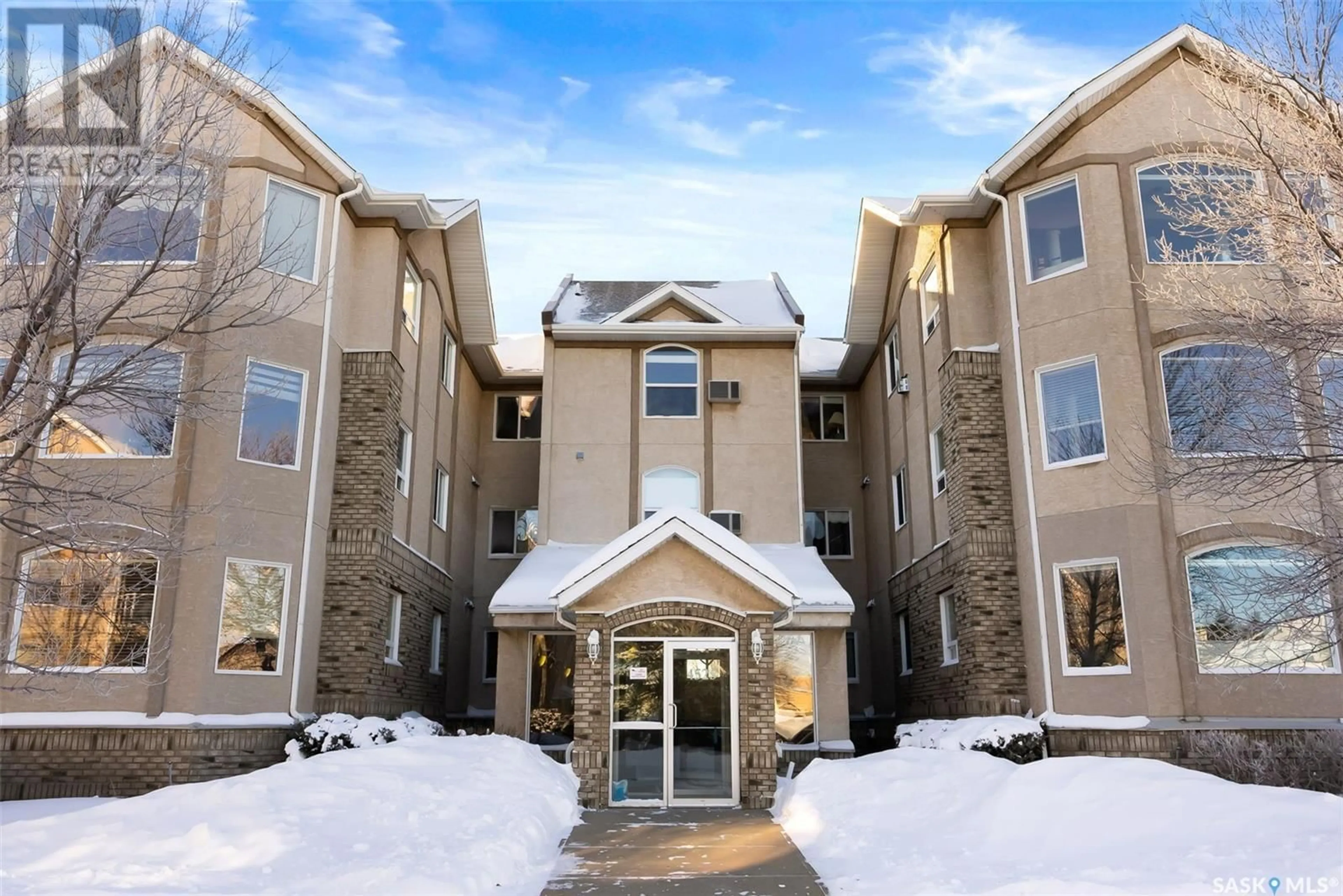 Indoor foyer for 201 4525 Marigold DRIVE, Regina Saskatchewan S4X4S7