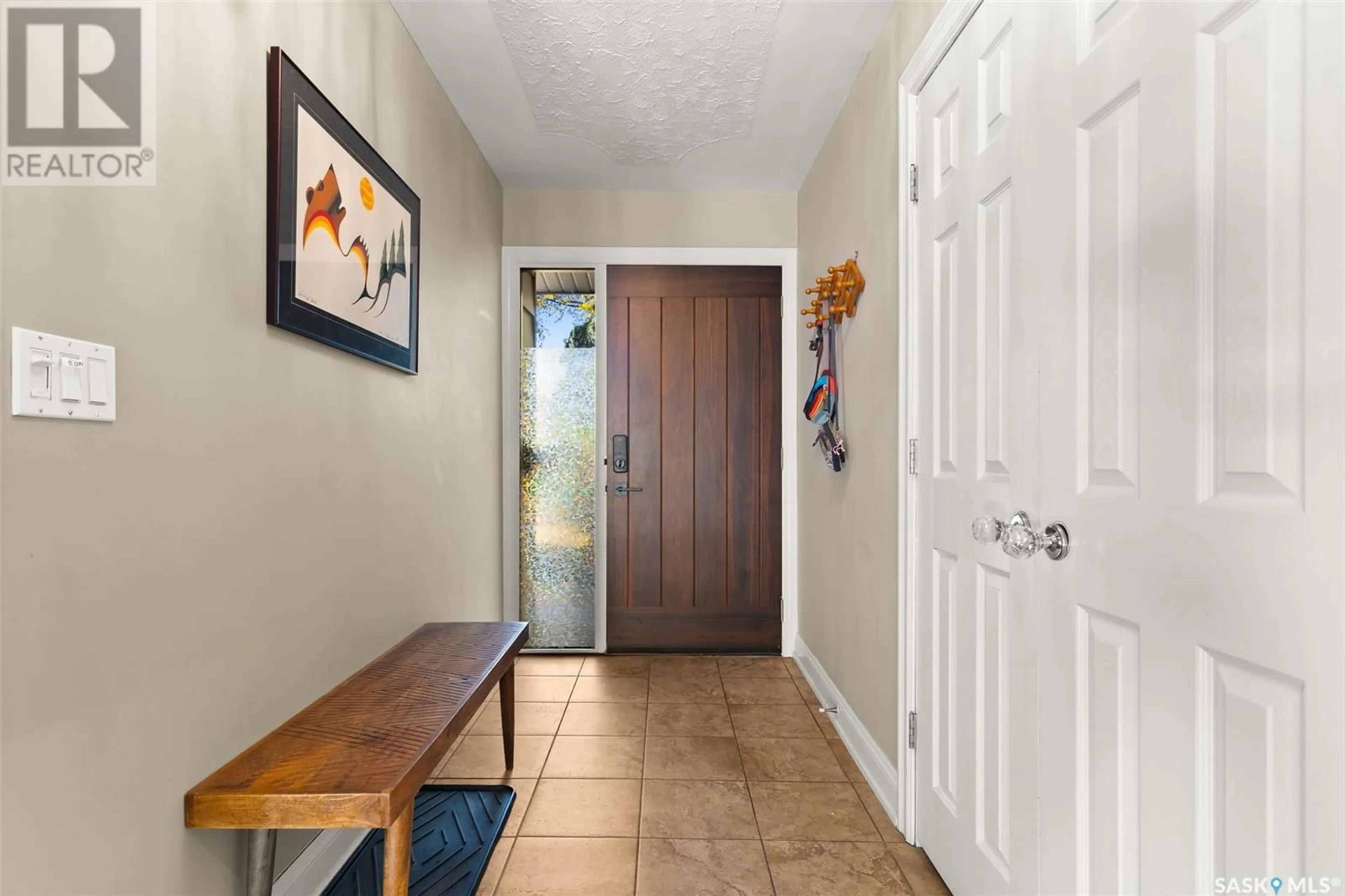 Indoor entryway for 94 Academy Park ROAD, Regina Saskatchewan S4S4T7