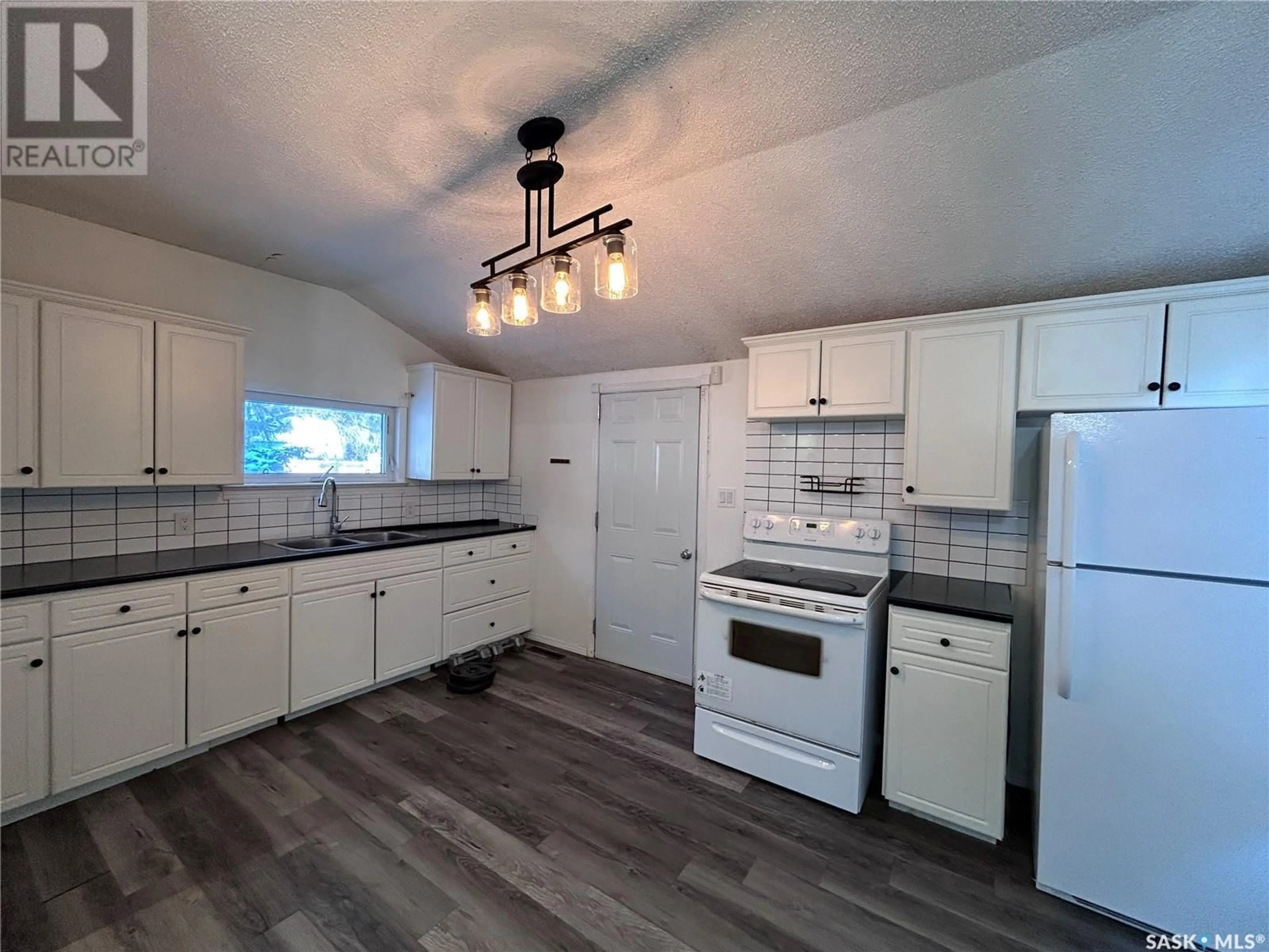 Open concept kitchen, unknown for 1006 9th STREET, Rosthern Saskatchewan S0K3R0