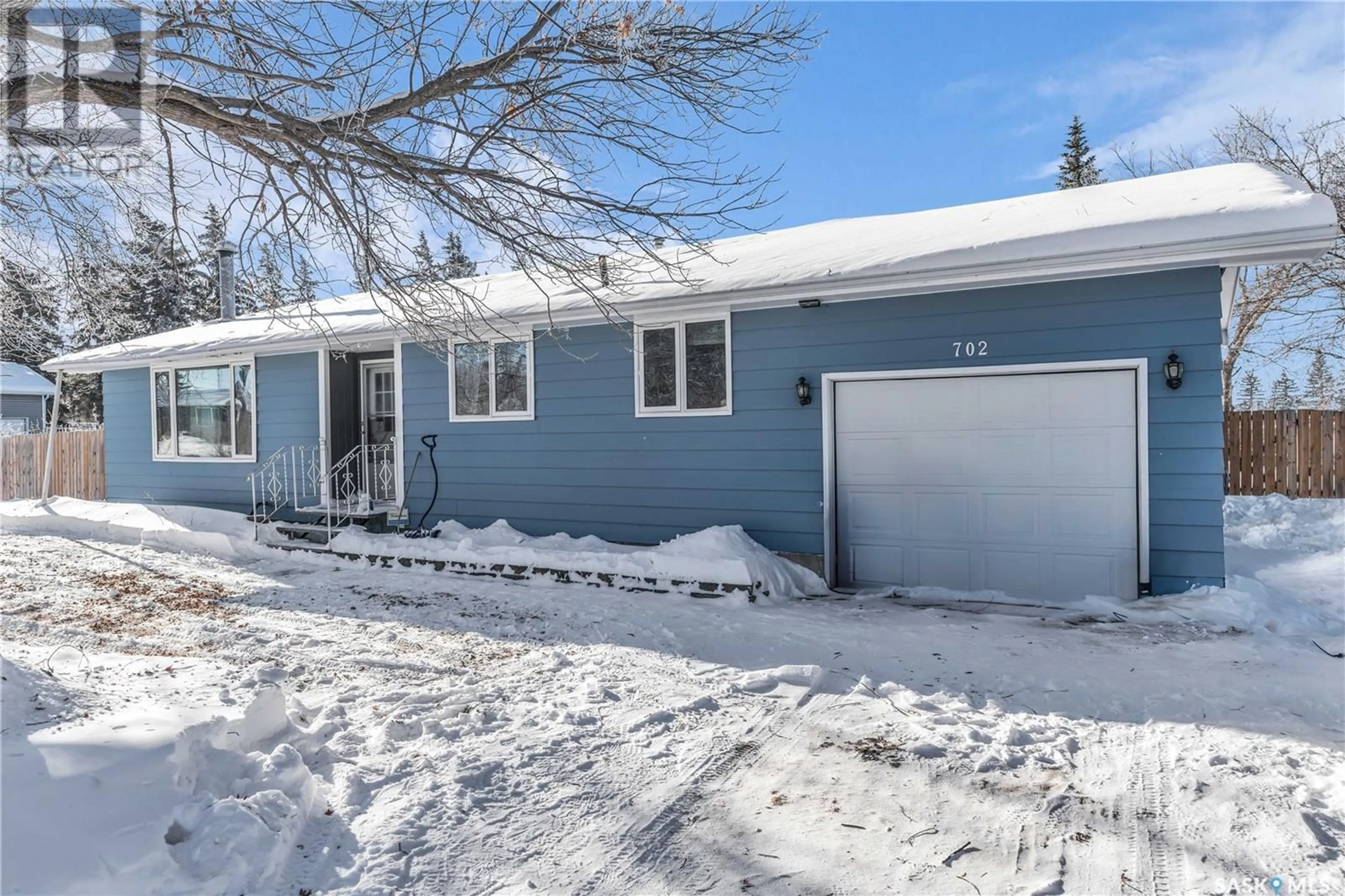 Home with vinyl exterior material, street for 702 Godkin AVENUE, Balcarres Saskatchewan S0G0C0