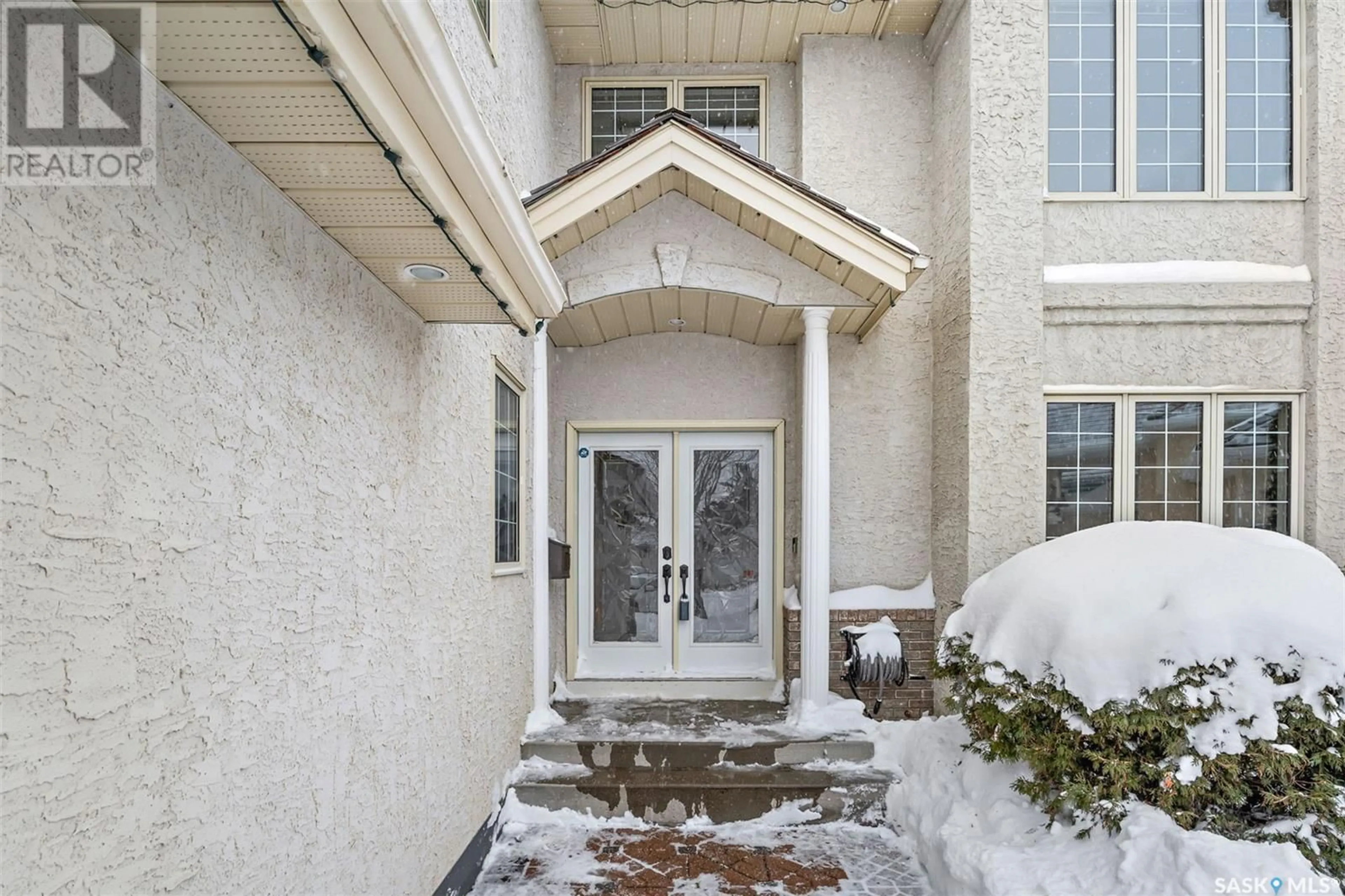 Indoor entryway for 910 Braeside PLACE, Saskatoon Saskatchewan S7V1A9