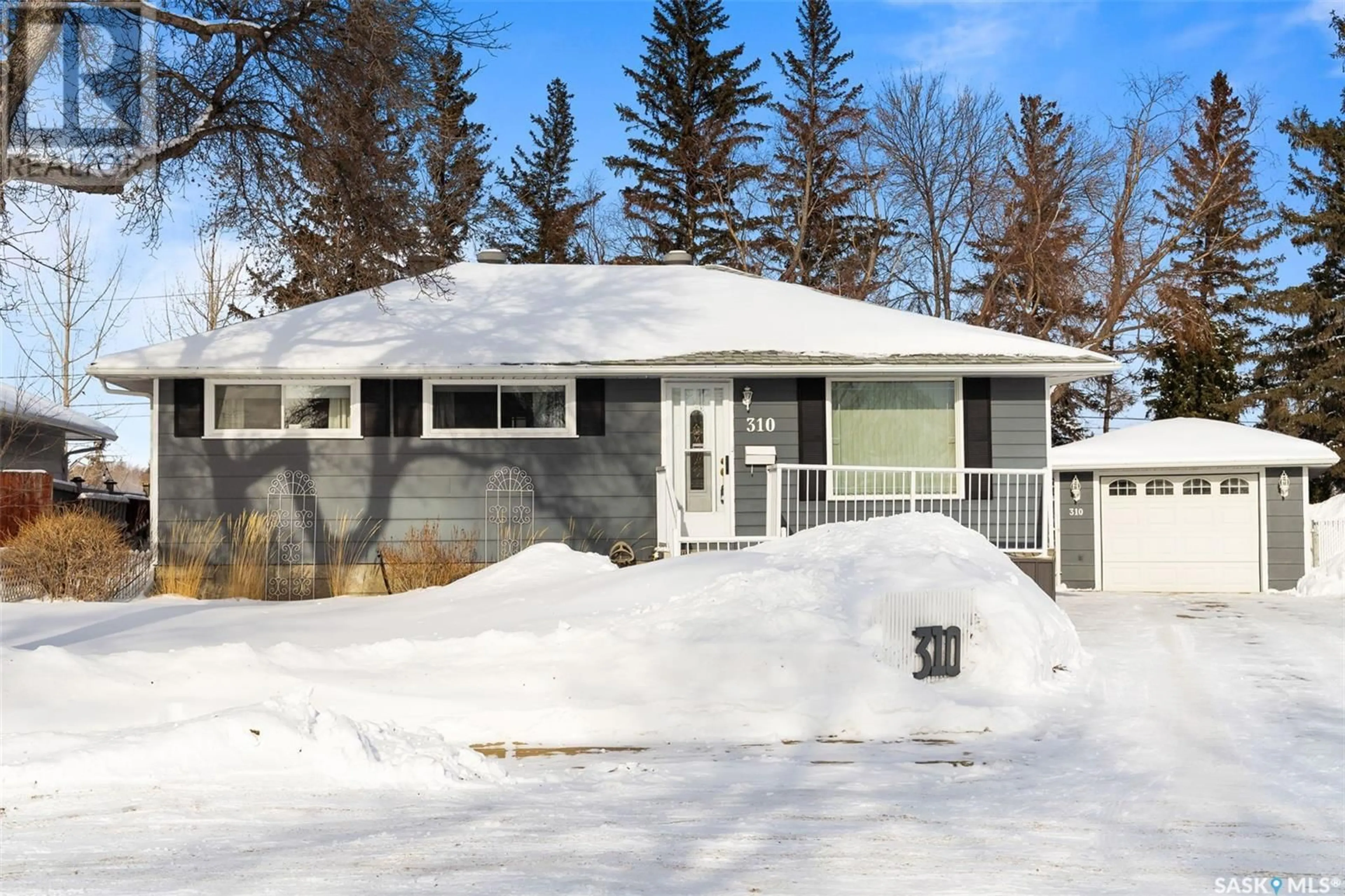 Home with vinyl exterior material, street for 310 Royal STREET, Regina Saskatchewan S4R4Y1