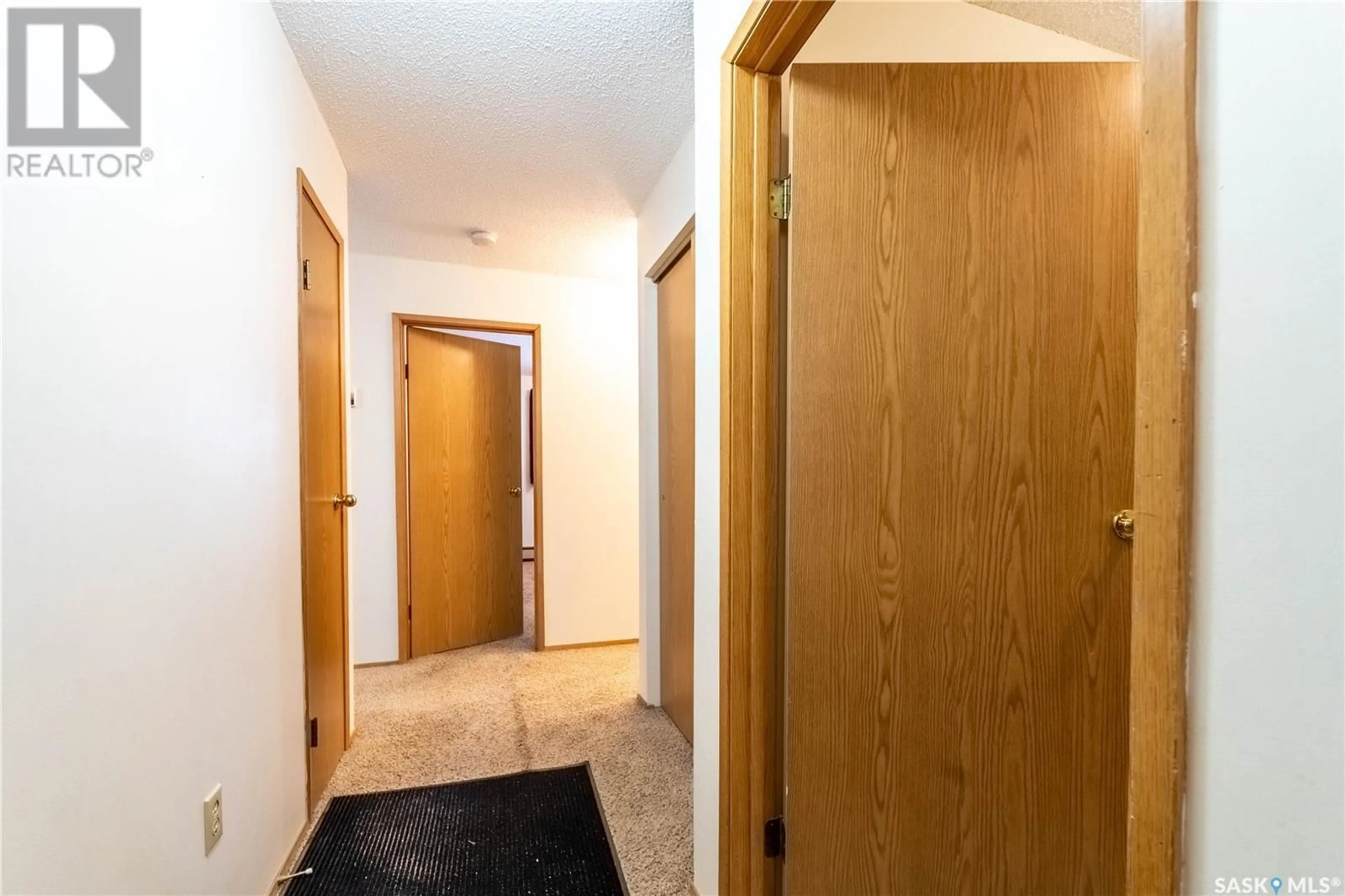 Indoor entryway for 305A 51 Wood Lily DRIVE, Moose Jaw Saskatchewan S6J1E9