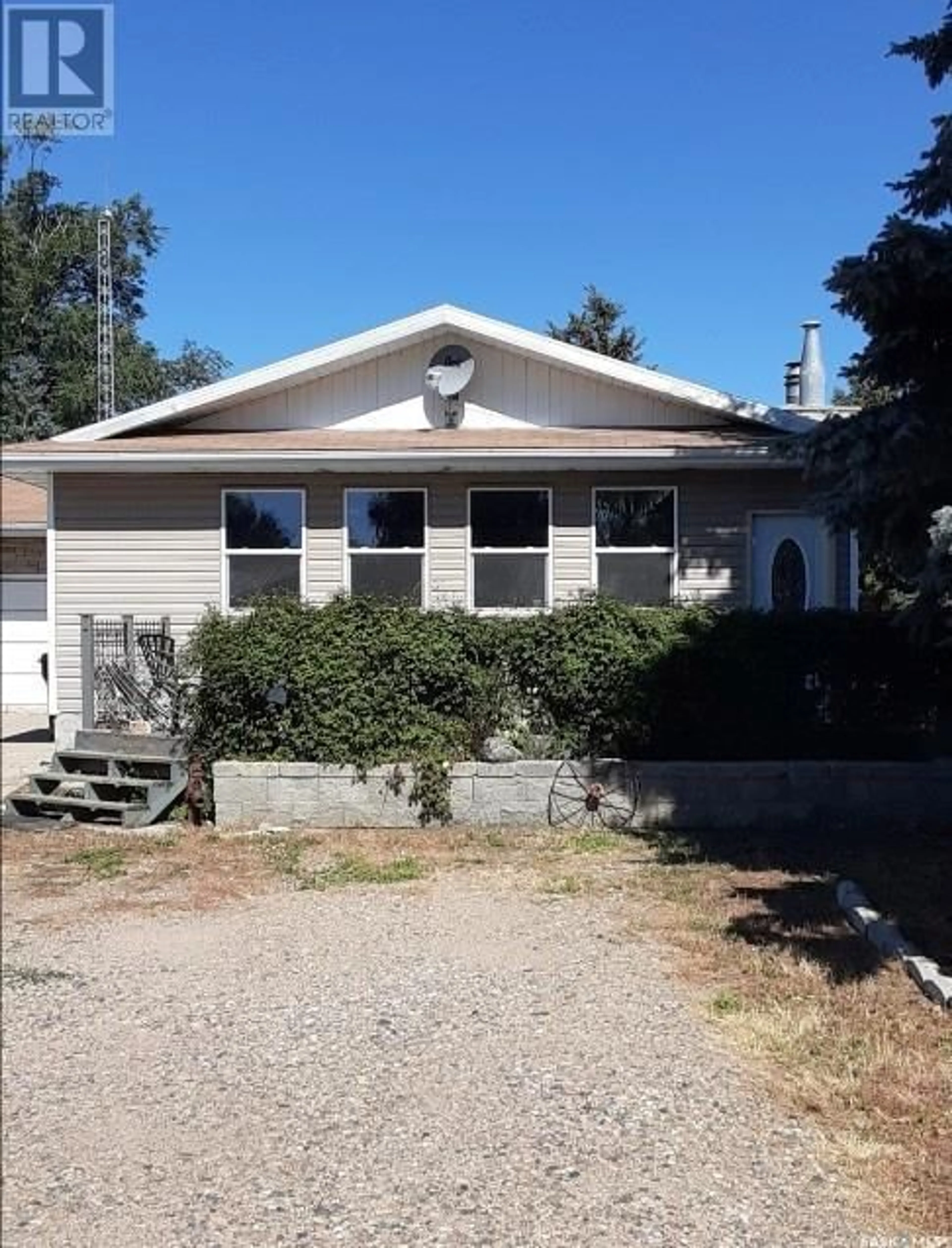 Home with vinyl exterior material, unknown for 215 Antler DRIVE, Carnduff Saskatchewan S0C0S0