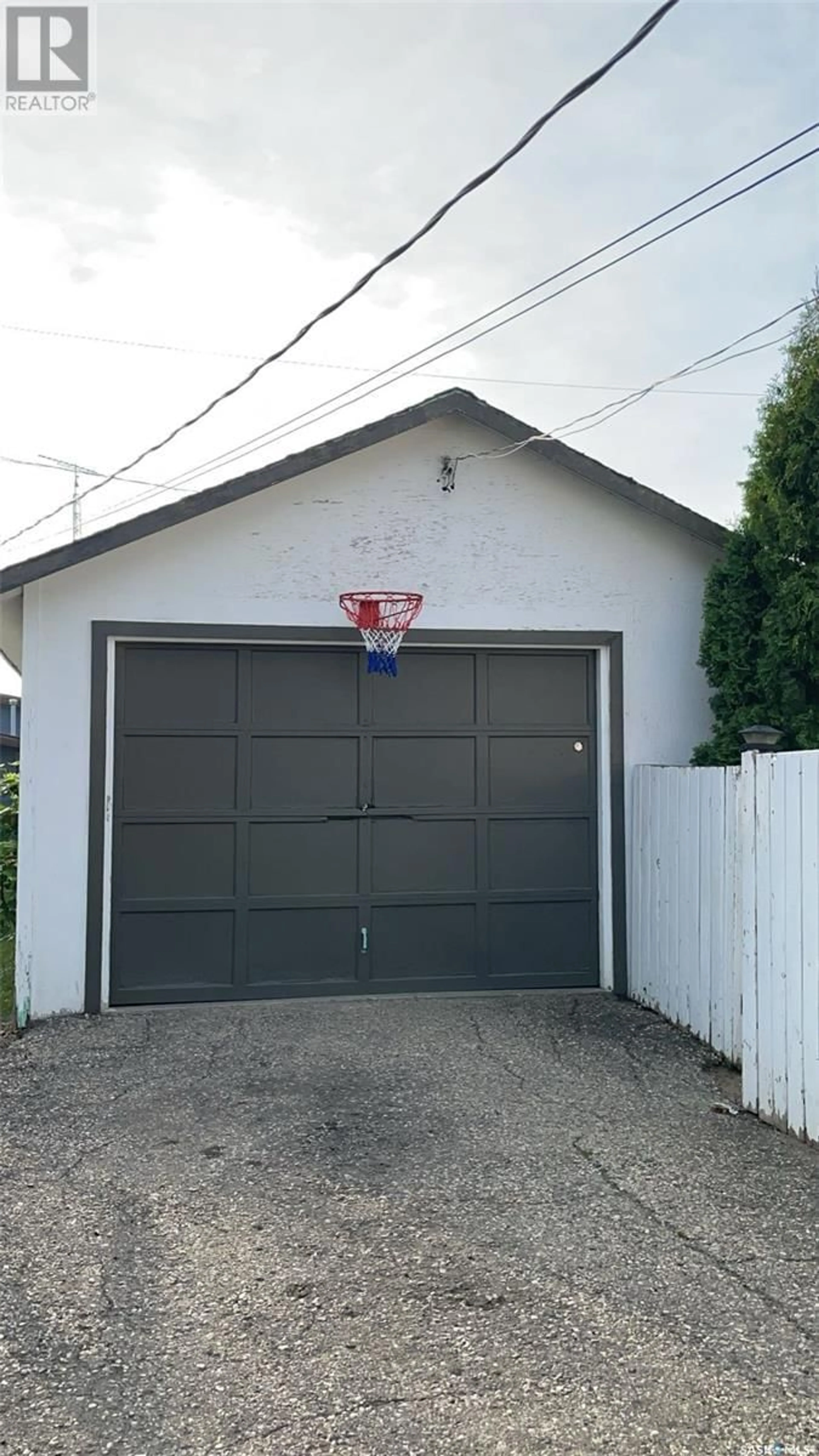 Indoor garage for 313 Souris STREET, Oxbow Saskatchewan S0C2B0