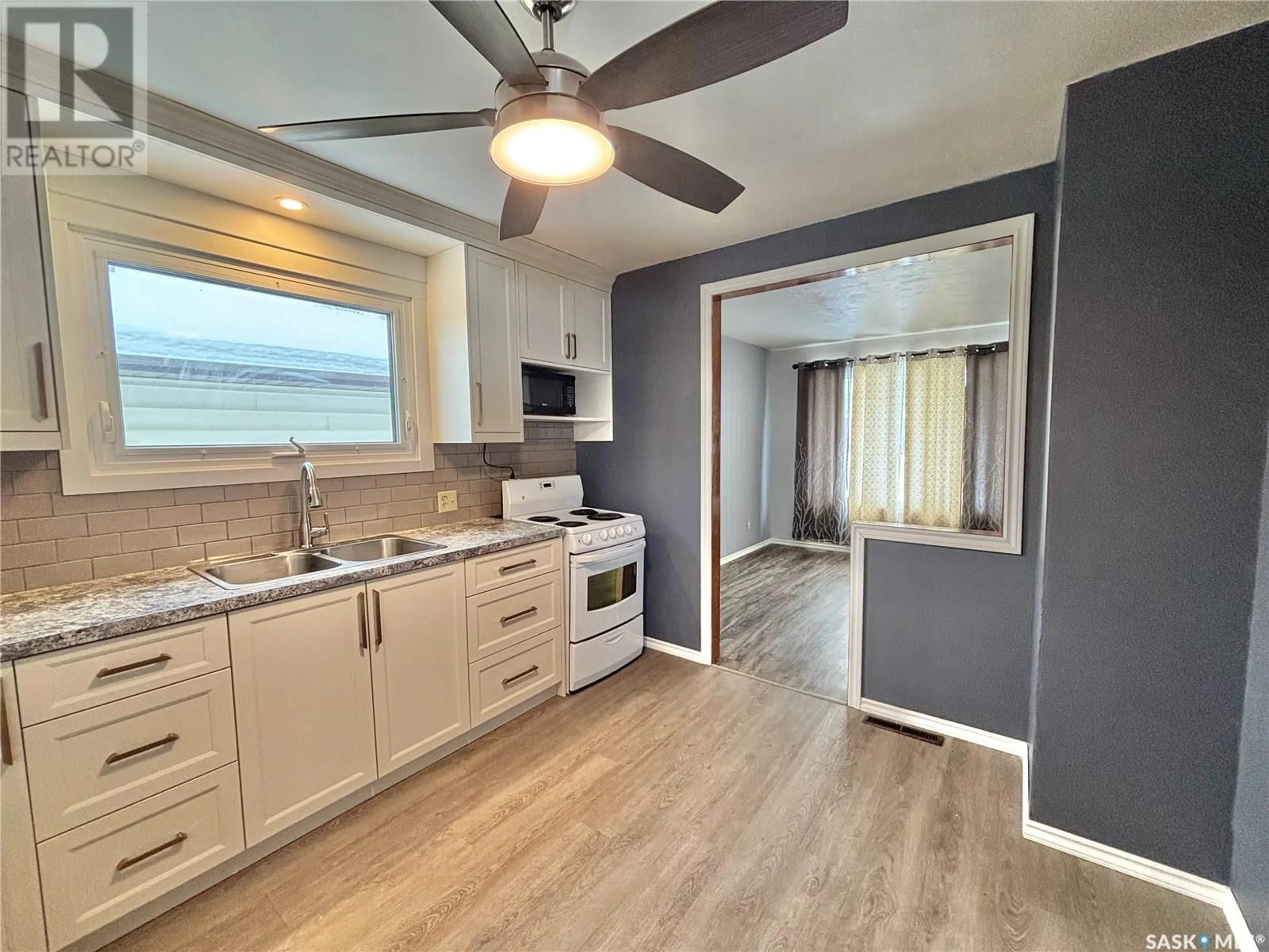 Open concept kitchen, unknown for 374 Betts AVENUE, Yorkton Saskatchewan S3N1M4