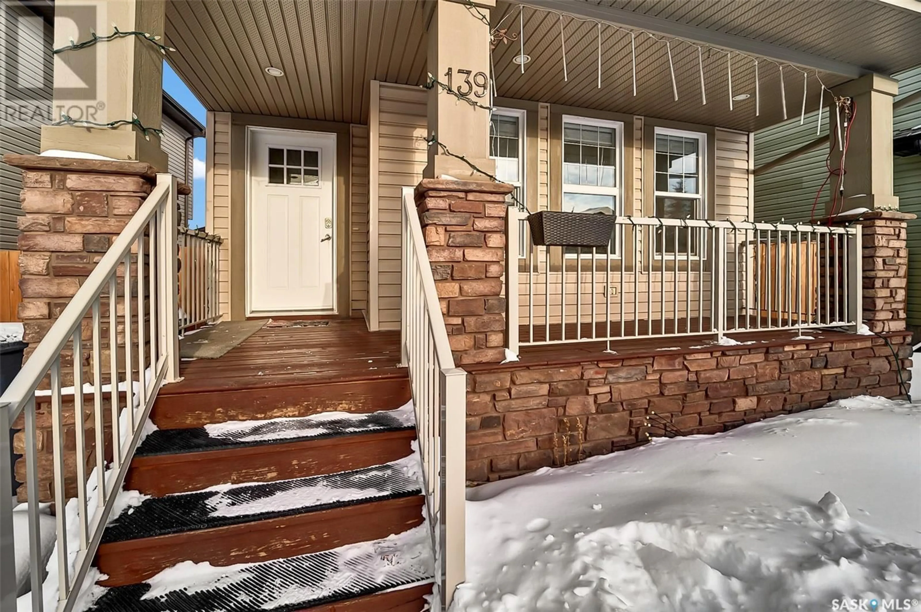 Indoor entryway for 139 Langlois WAY, Saskatoon Saskatchewan S7T1C8