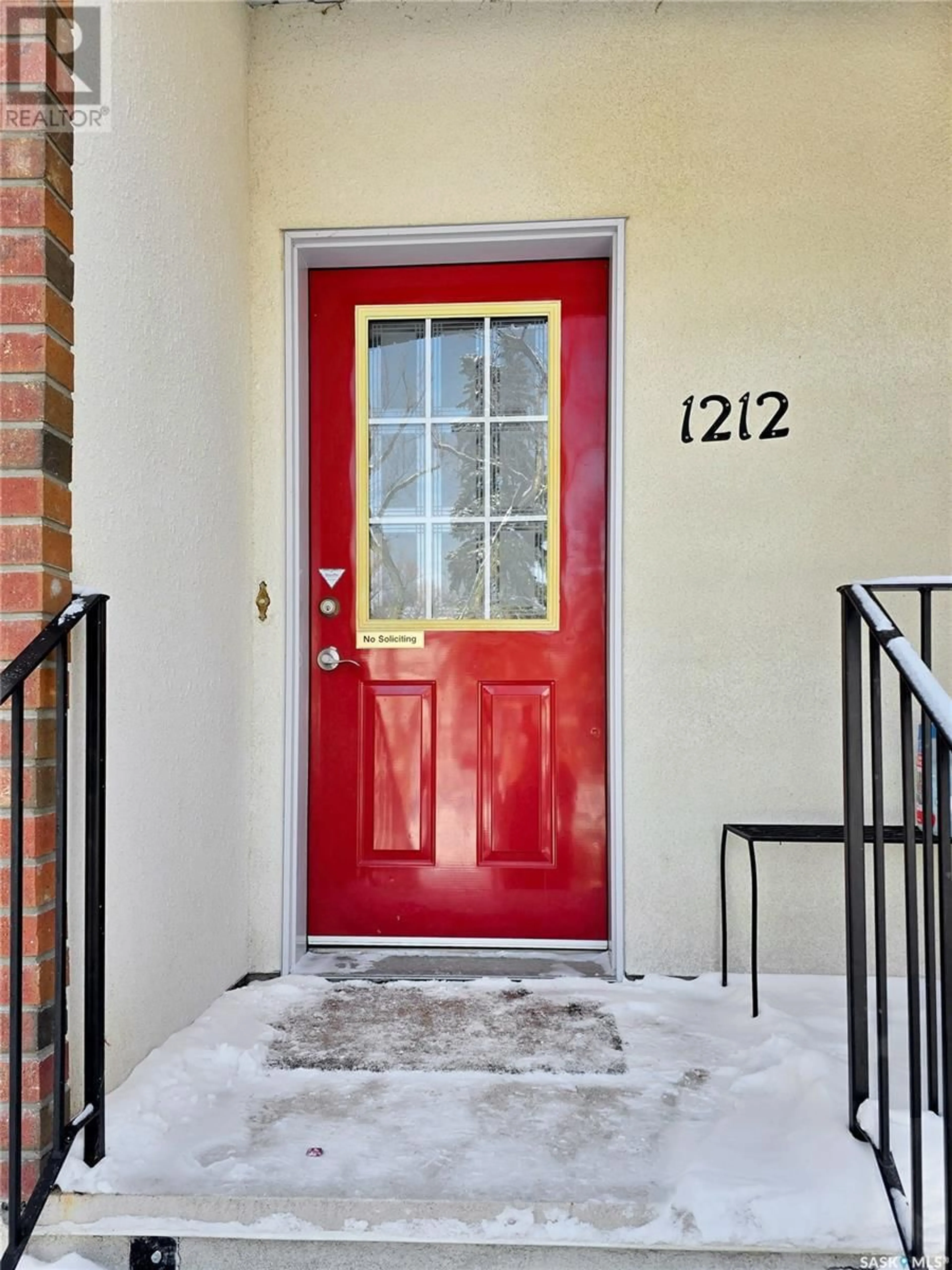 Indoor entryway for 1212 Elliott STREET, Saskatoon Saskatchewan S7N0V6