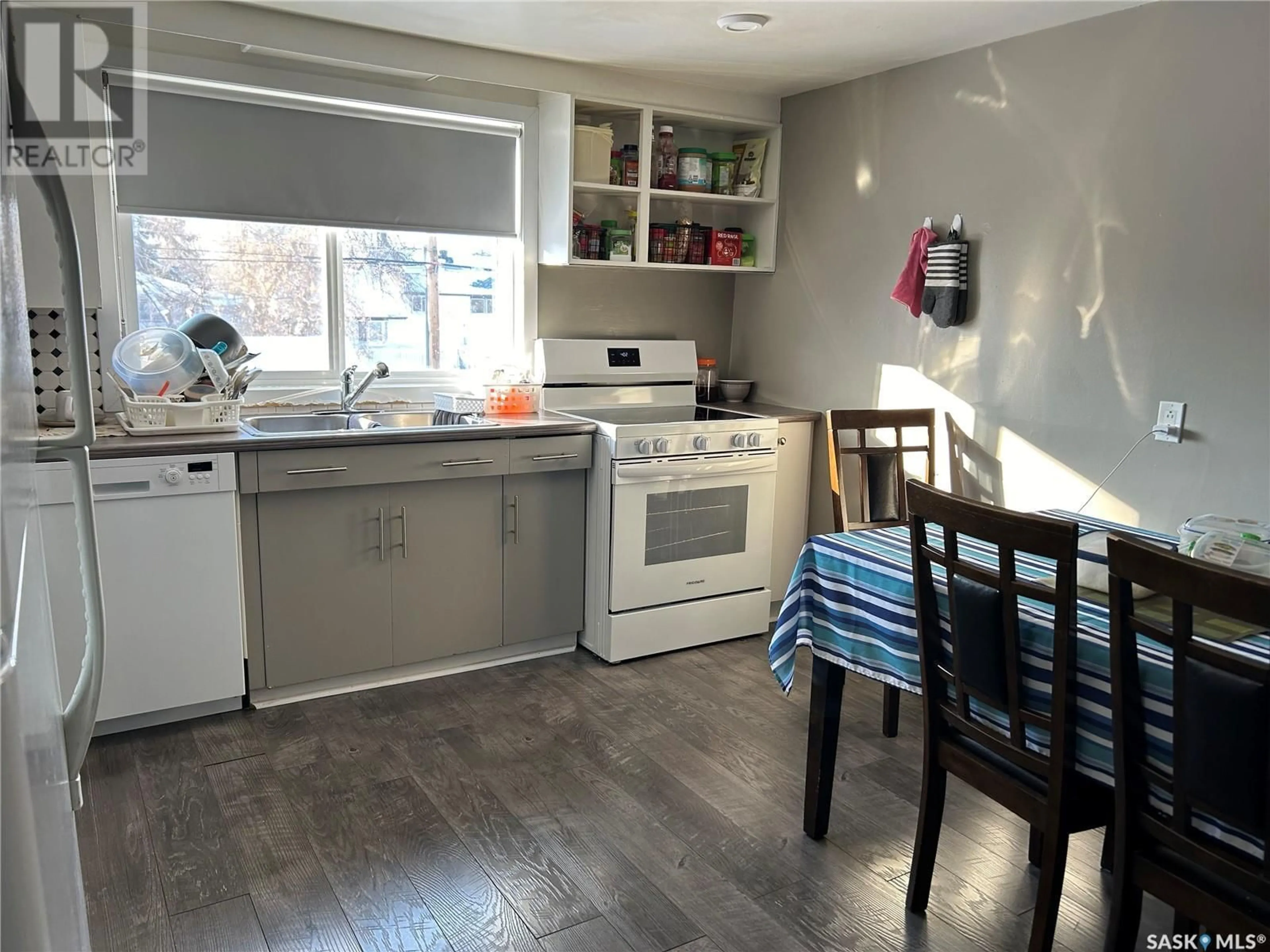 Standard kitchen, unknown for 1236 Henleaze AVENUE, Moose Jaw Saskatchewan S6H3V9