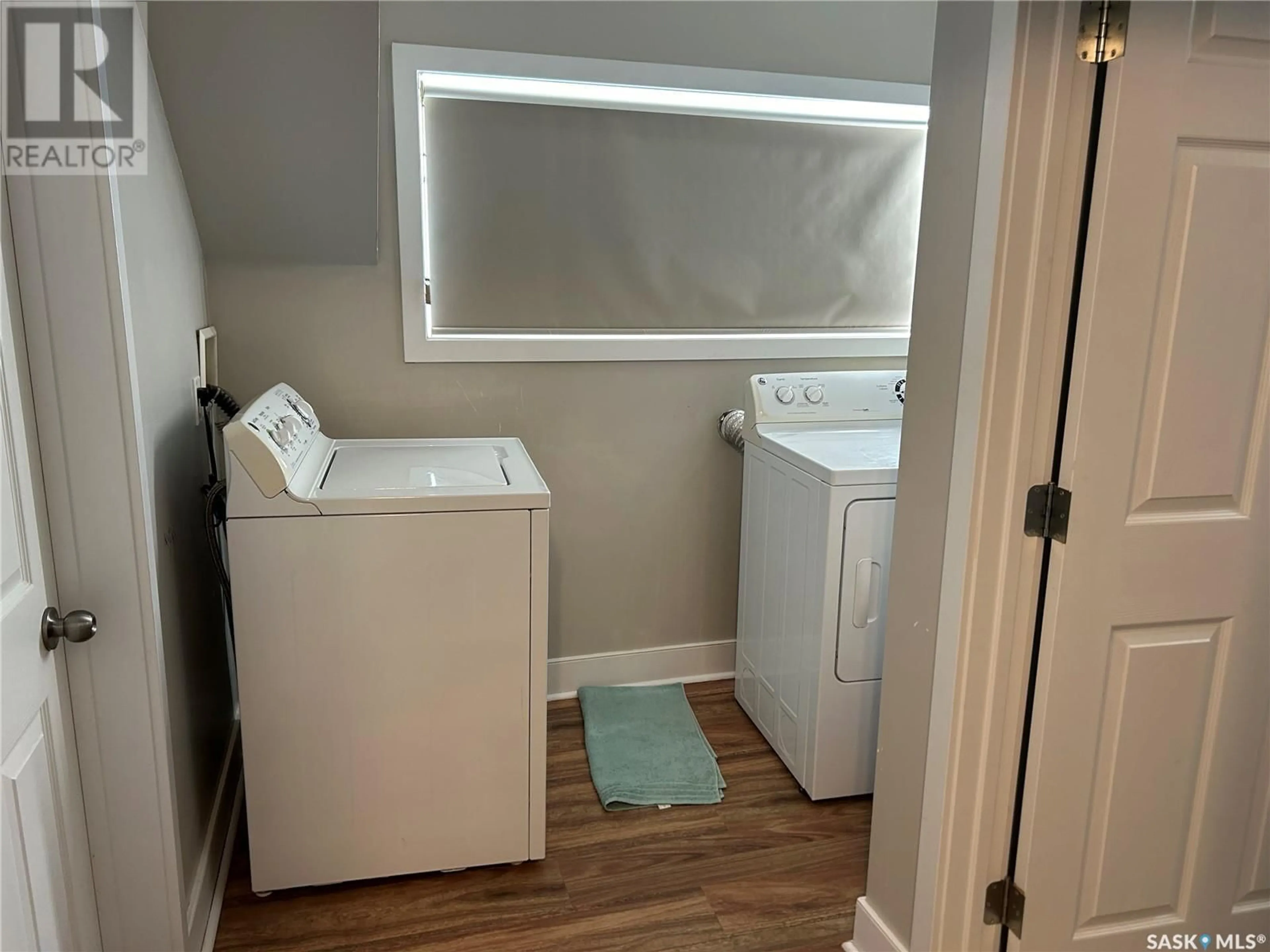 Laundry room for 1236 Henleaze AVENUE, Moose Jaw Saskatchewan S6H3V9