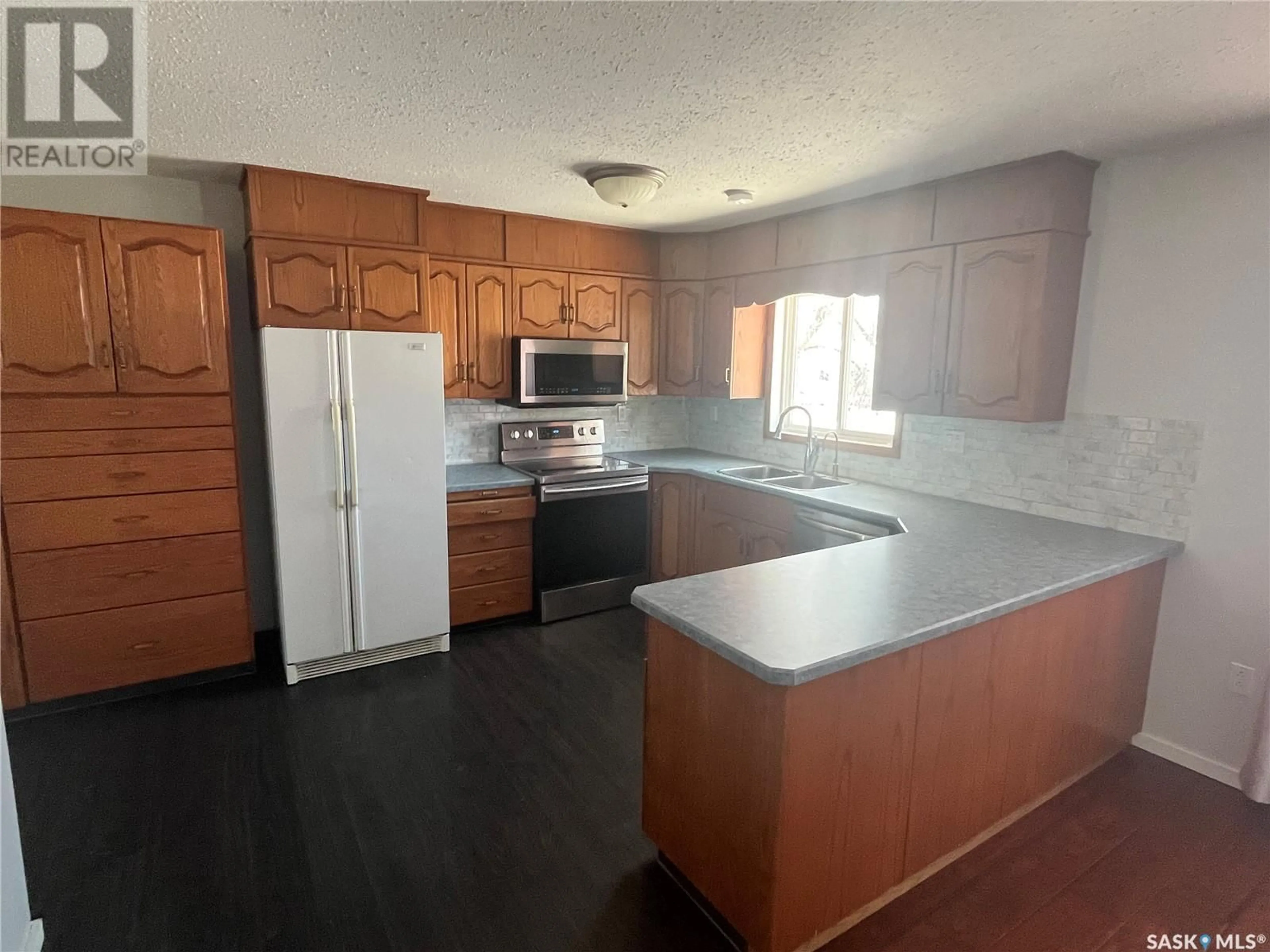 Standard kitchen, unknown for 218 1st STREET NW, Wadena Saskatchewan S0A4J0