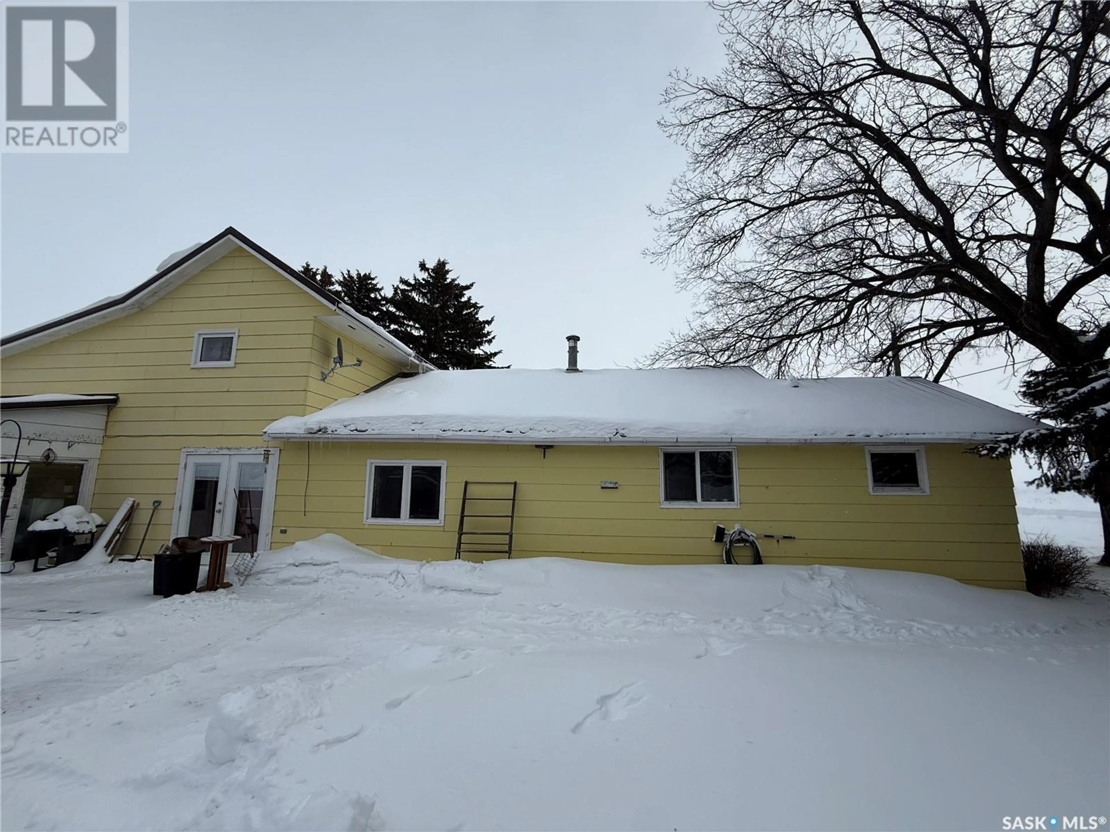 A pic from outside/outdoor area/front of a property/back of a property/a pic from drone, street for RAILWAY AVENUE, Gladmar Saskatchewan S0C1A0