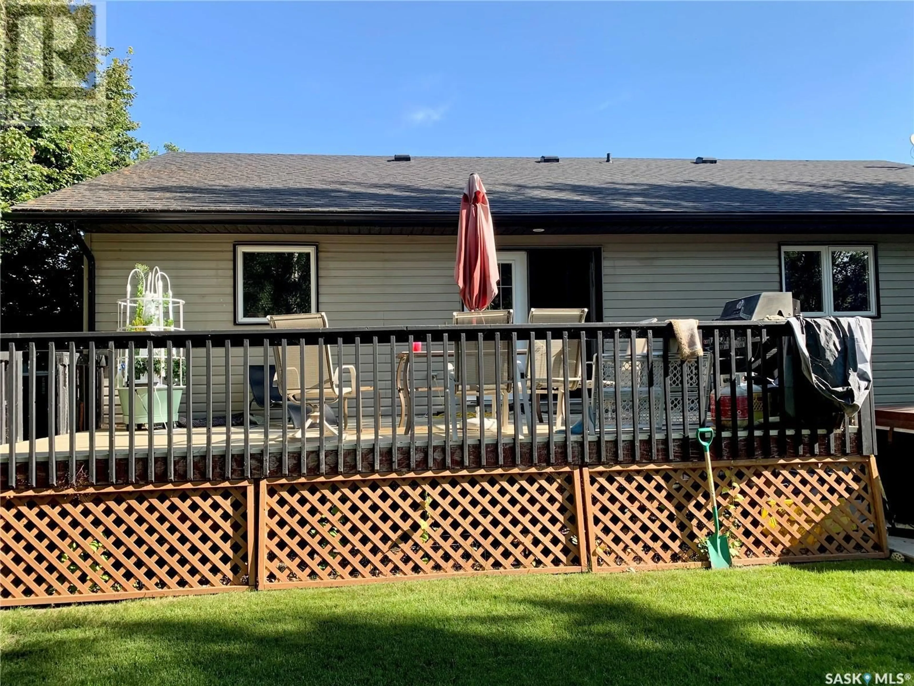 Home with vinyl exterior material, unknown for 22 Reid CRESCENT, Outlook Saskatchewan S0L2N0