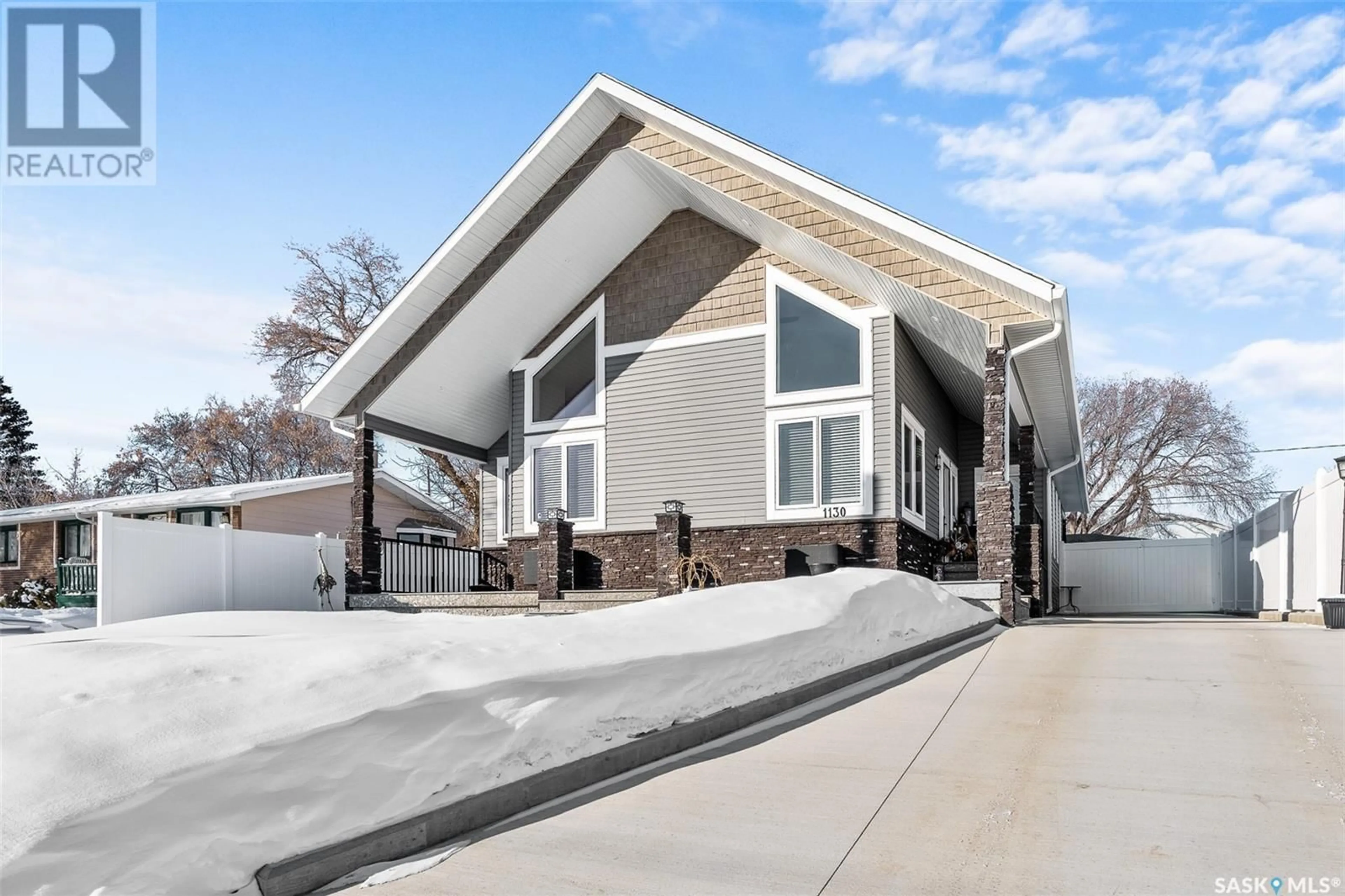 Home with vinyl exterior material, unknown for 1130 STADACONA STREET, Moose Jaw Saskatchewan S6H2B3