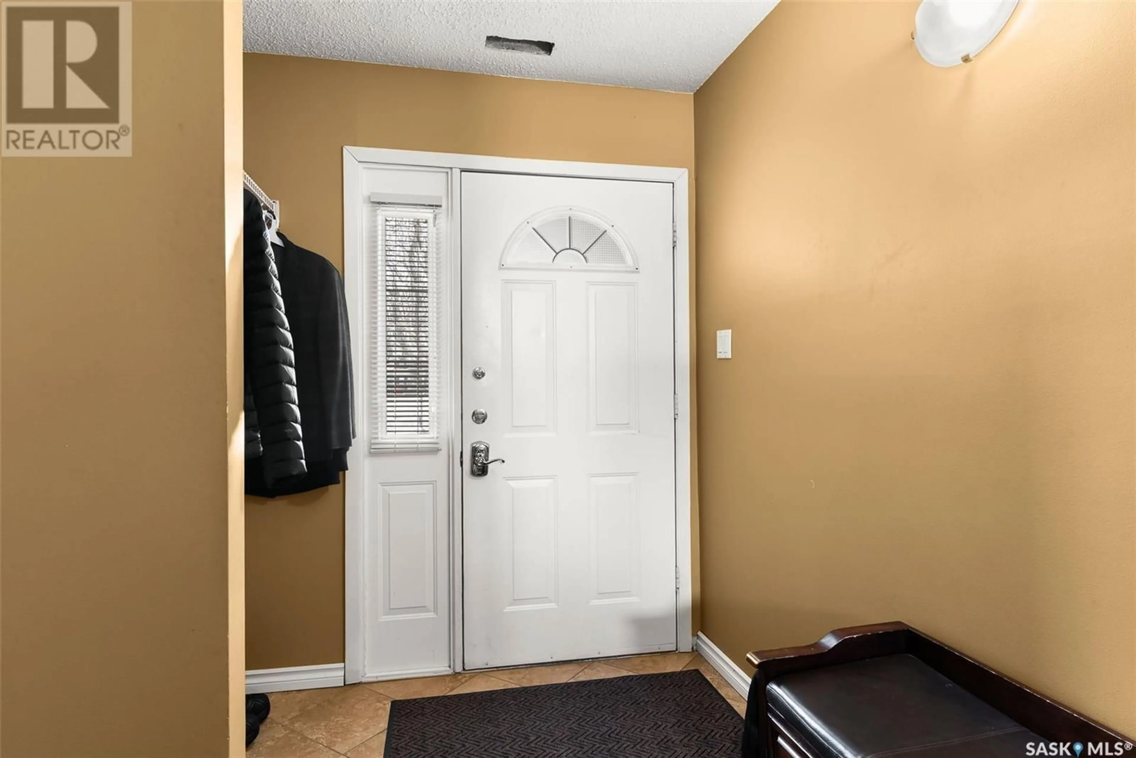 Indoor entryway for 135 LOCKWOOD ROAD, Regina Saskatchewan S4S6W7