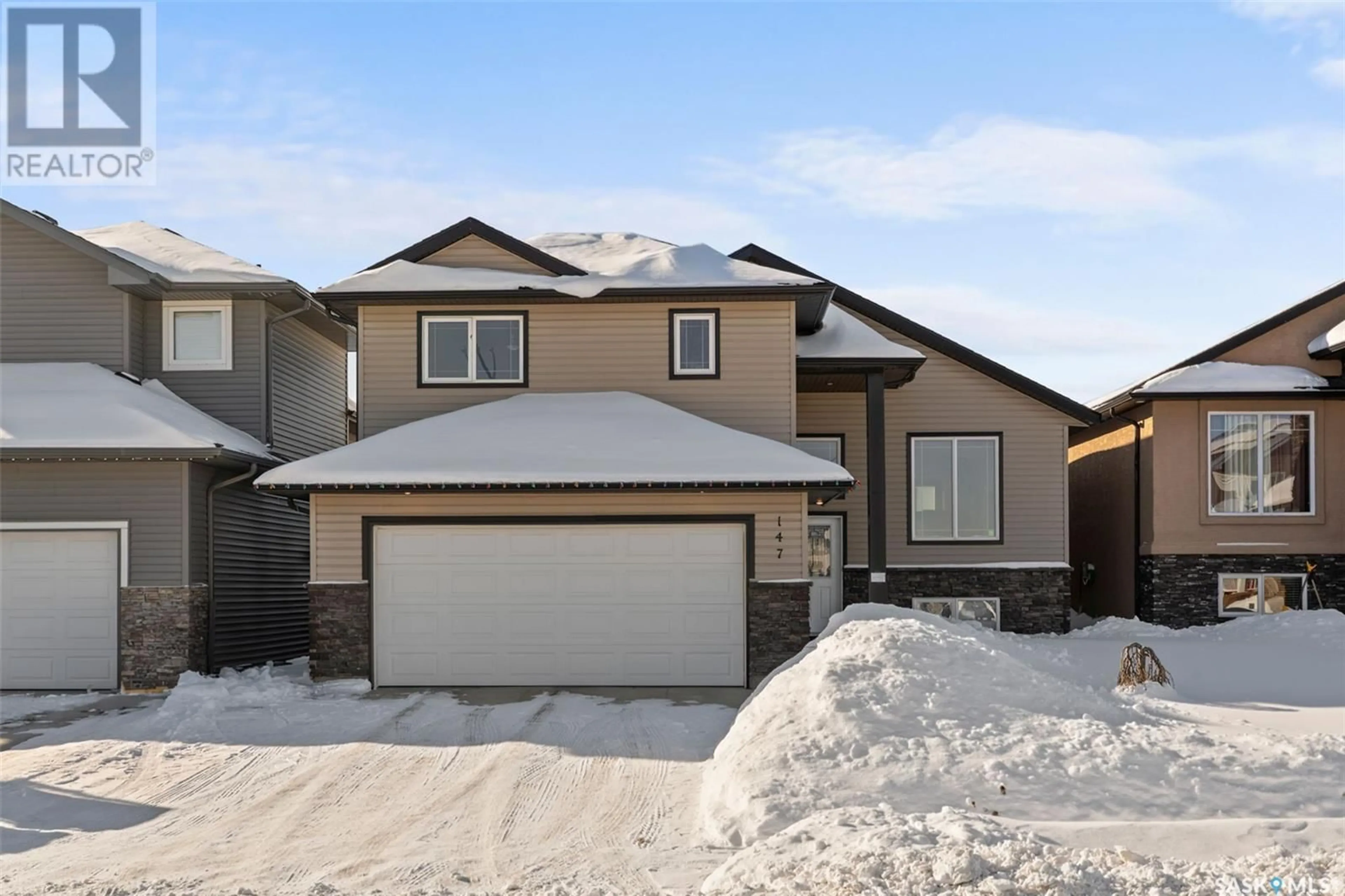 Home with vinyl exterior material, street for 147 Geary CRESCENT, Saskatoon Saskatchewan S7R0E7