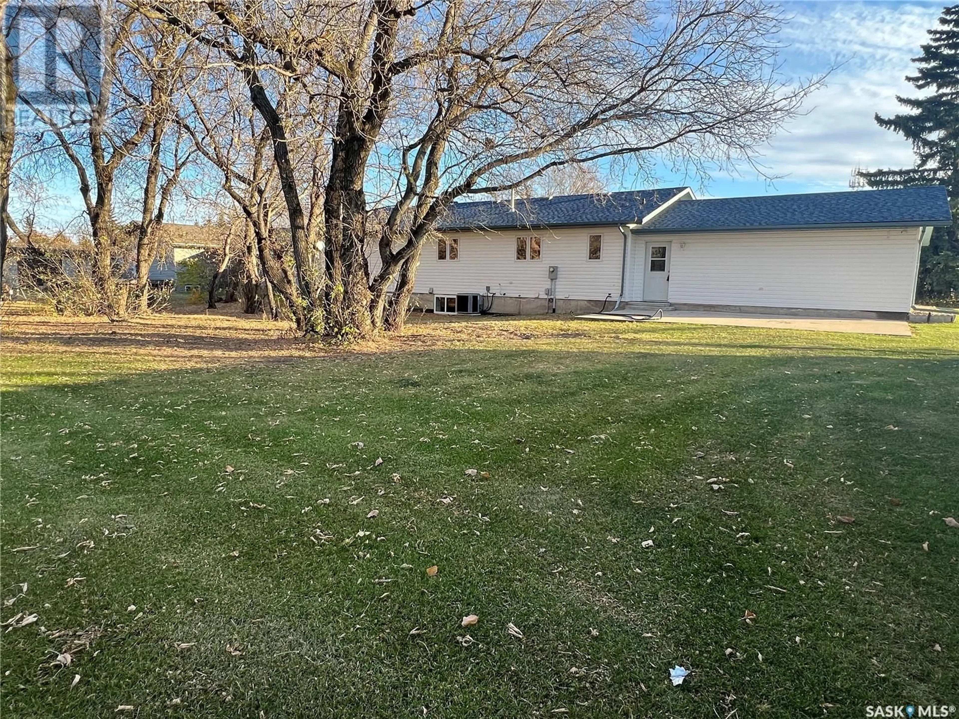 A pic from outside/outdoor area/front of a property/back of a property/a pic from drone, unknown for 301 ALBERTA AVENUE, Stockholm Saskatchewan S0A3Y0