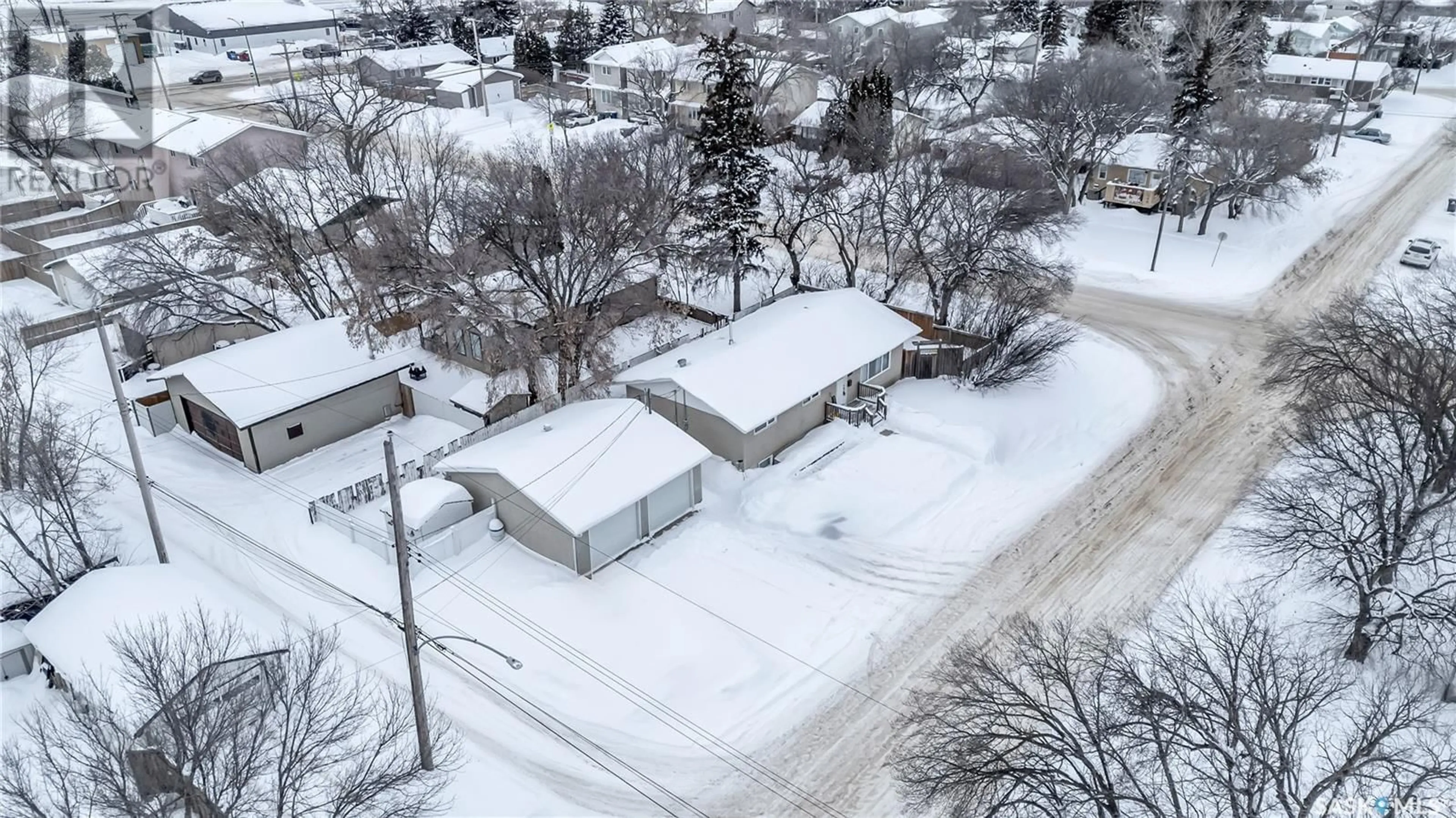 A pic from outside/outdoor area/front of a property/back of a property/a pic from drone, street for 117 Dunlop STREET, Saskatoon Saskatchewan S7N2B6