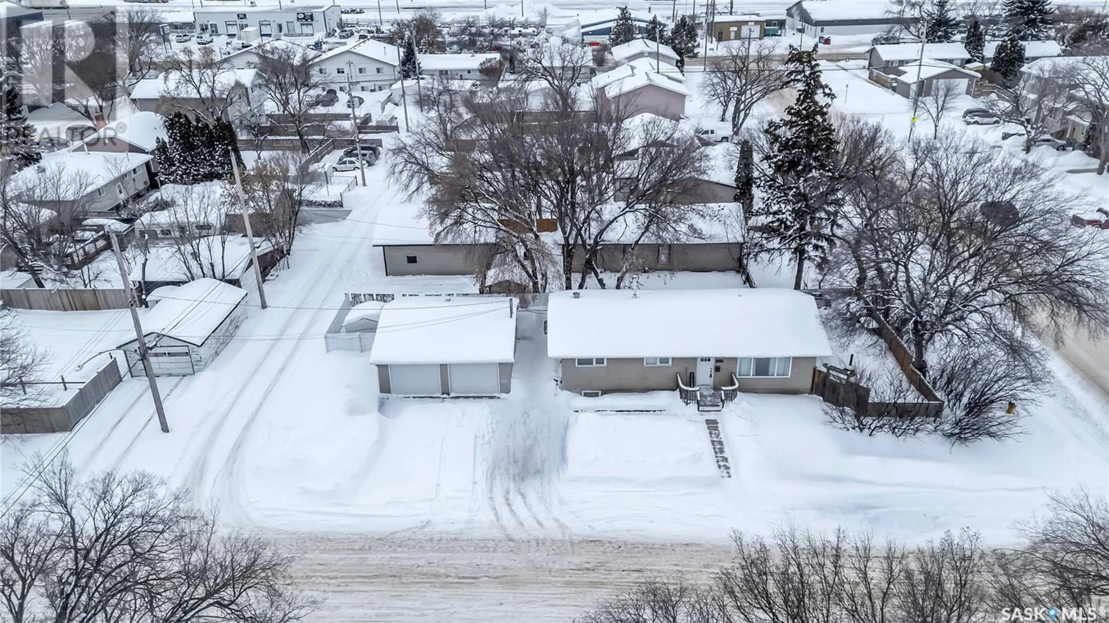 A pic from outside/outdoor area/front of a property/back of a property/a pic from drone, street for 117 Dunlop STREET, Saskatoon Saskatchewan S7N2B6