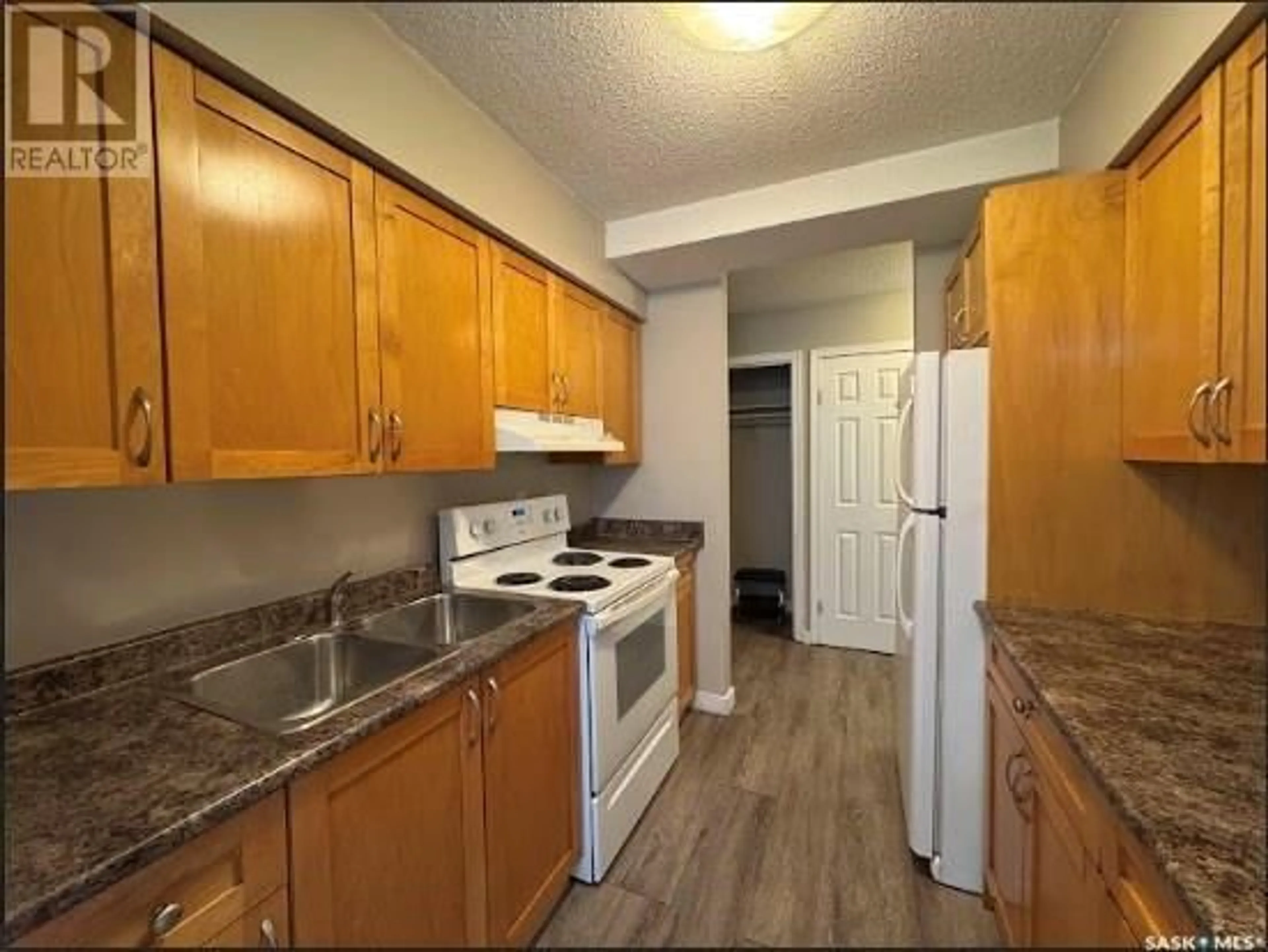 Standard kitchen, unknown for 3 2 Summers PLACE, Saskatoon Saskatchewan S7H3W4