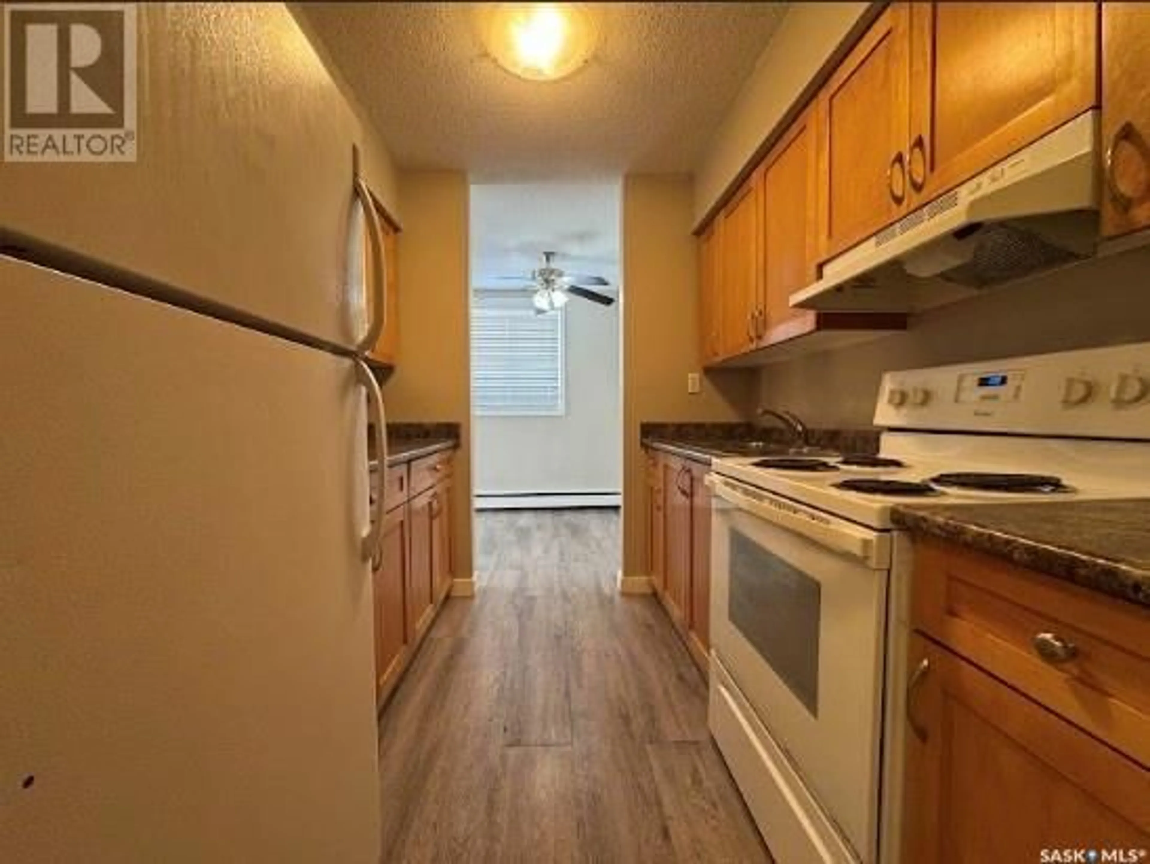 Standard kitchen, wood/laminate floor for 3 2 Summers PLACE, Saskatoon Saskatchewan S7H3W4