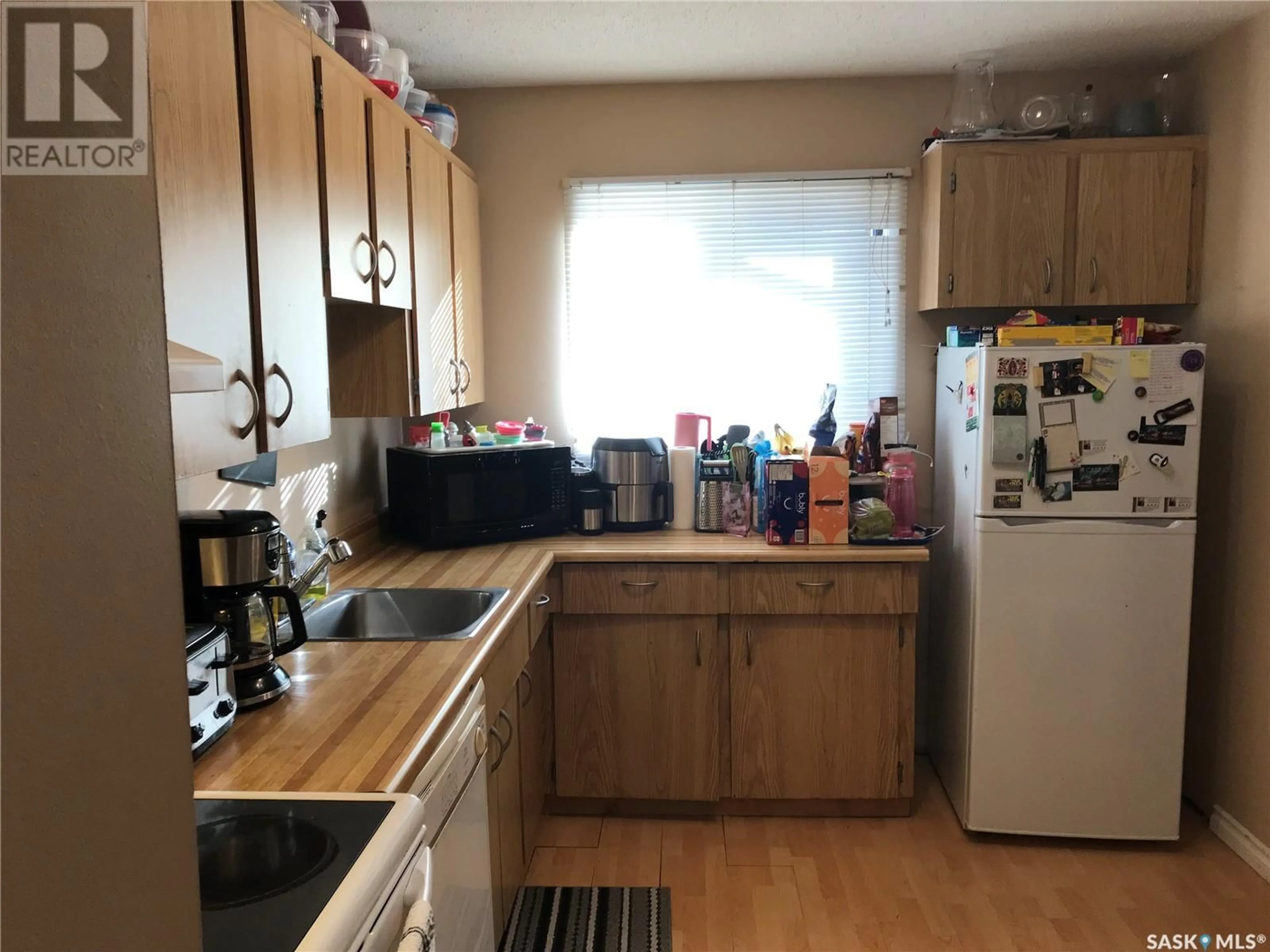 Standard kitchen, unknown for 204 457 Pendygrasse ROAD, Saskatoon Saskatchewan S7M5H3