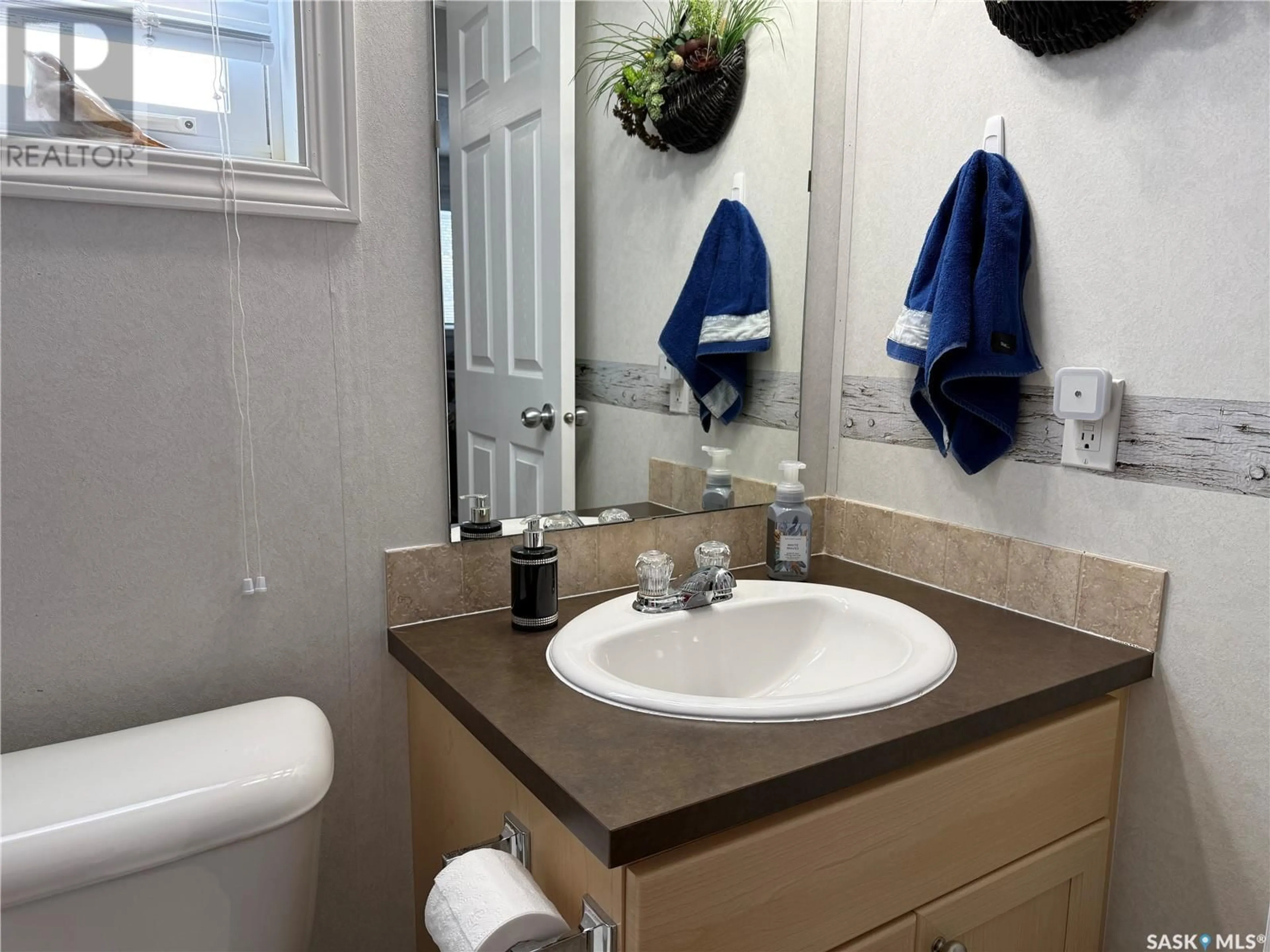 Standard bathroom, unknown for C1 1455 9th AVENUE NE, Moose Jaw Saskatchewan S6J1C6