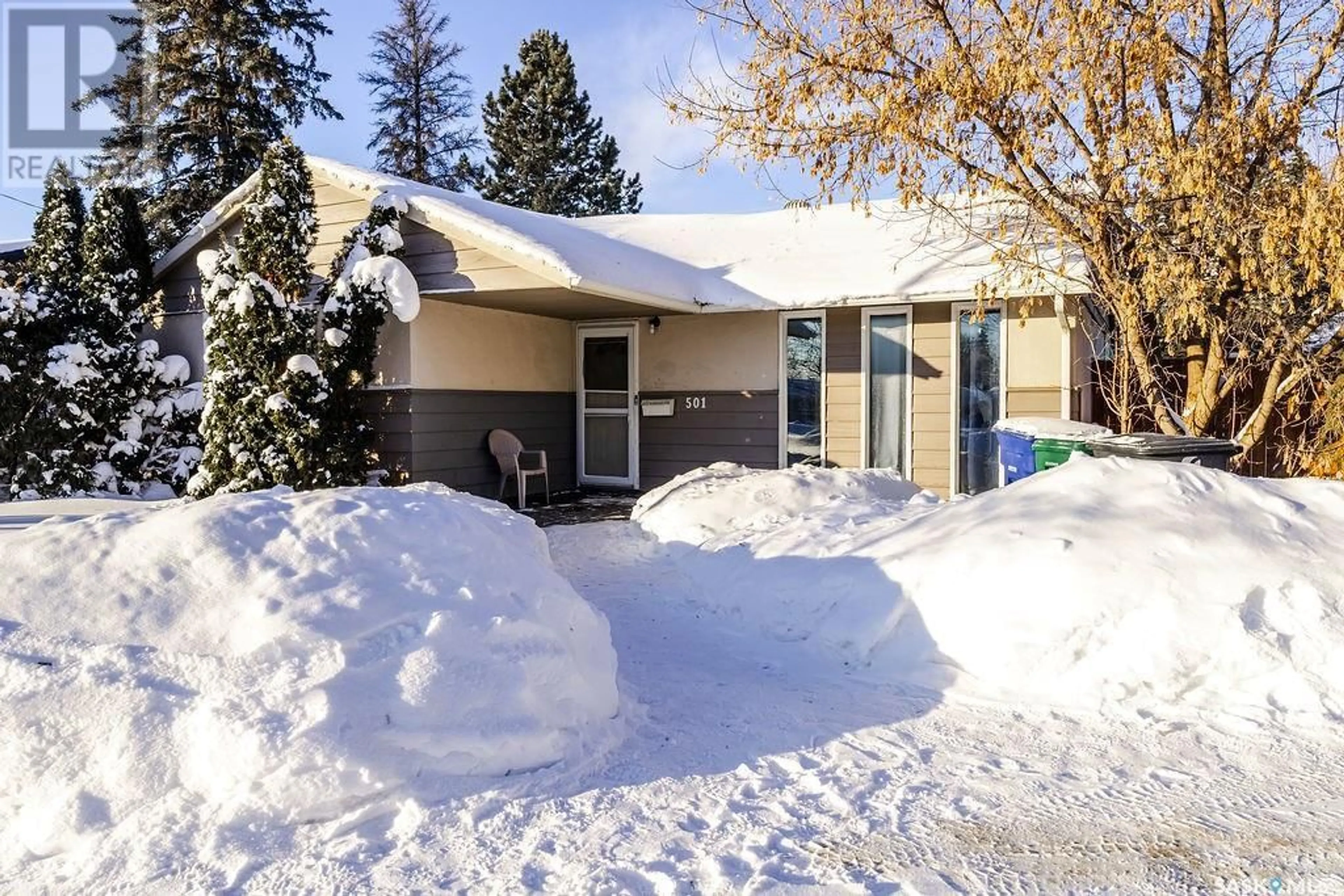 Patio, street for 501 V AVENUE S, Saskatoon Saskatchewan S7M3E8