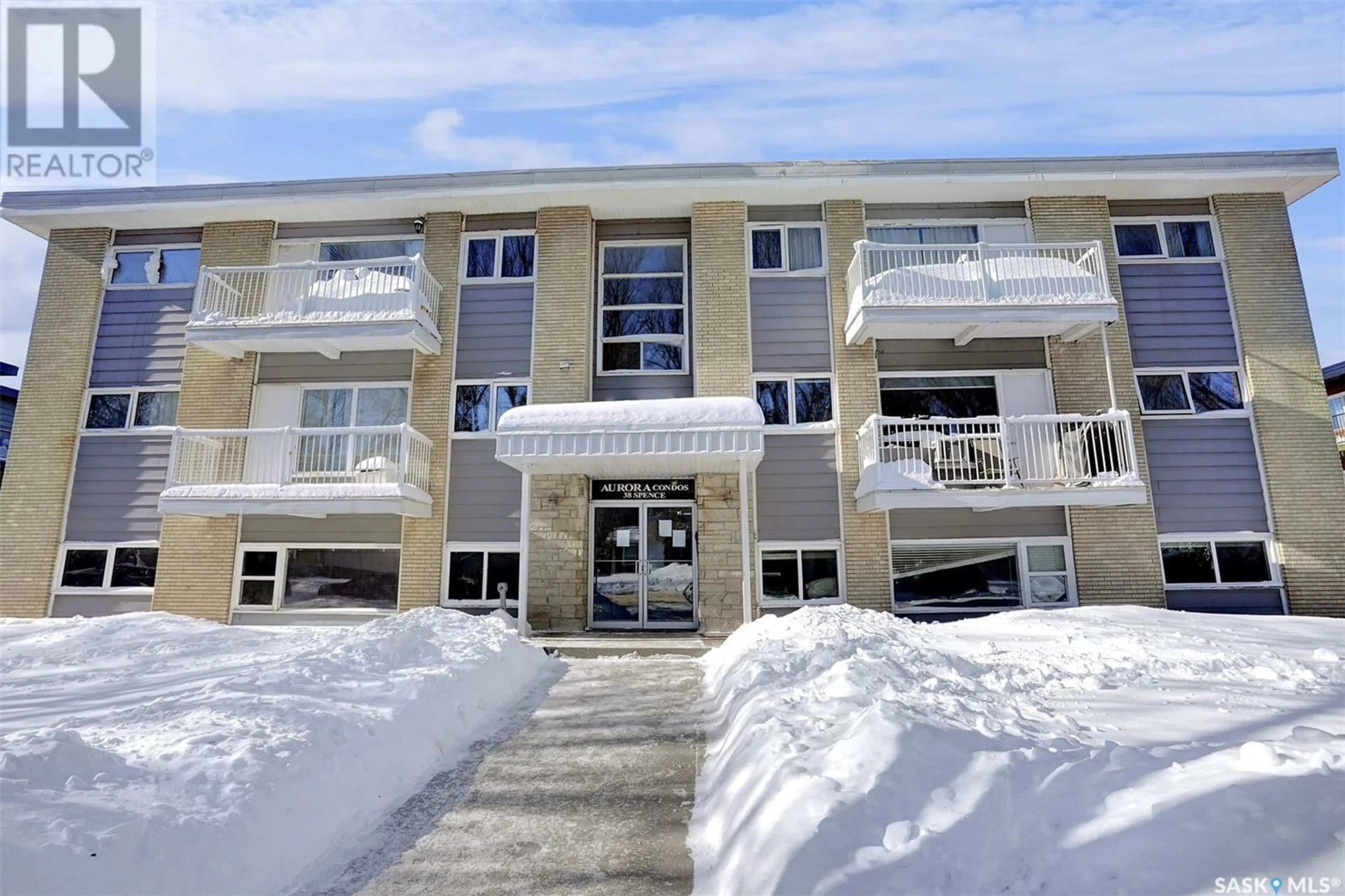 Indoor foyer for 10 38 SPENCE STREET, Regina Saskatchewan S4S4H4