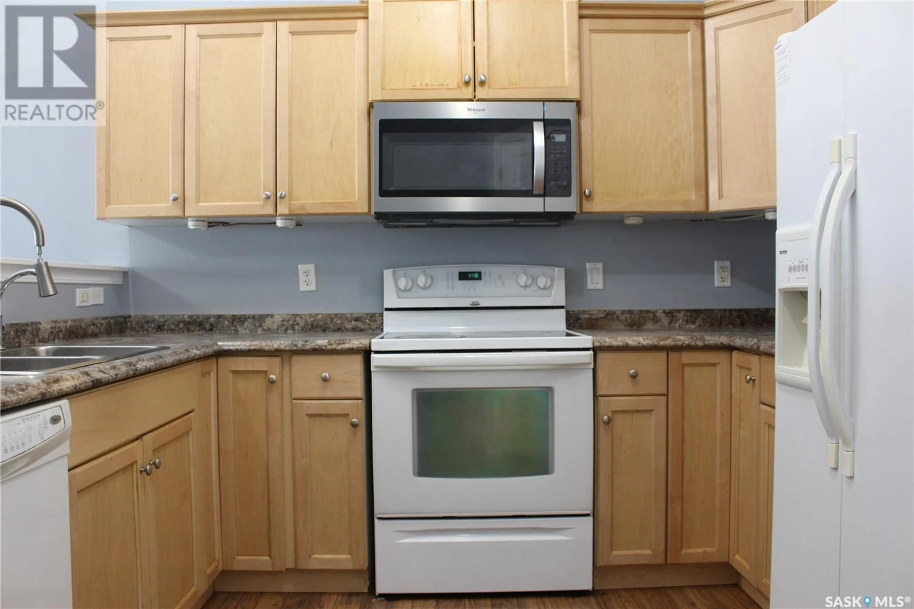 Standard kitchen, unknown for 42 4425 Nicurity DRIVE, Regina Saskatchewan S4X0E6