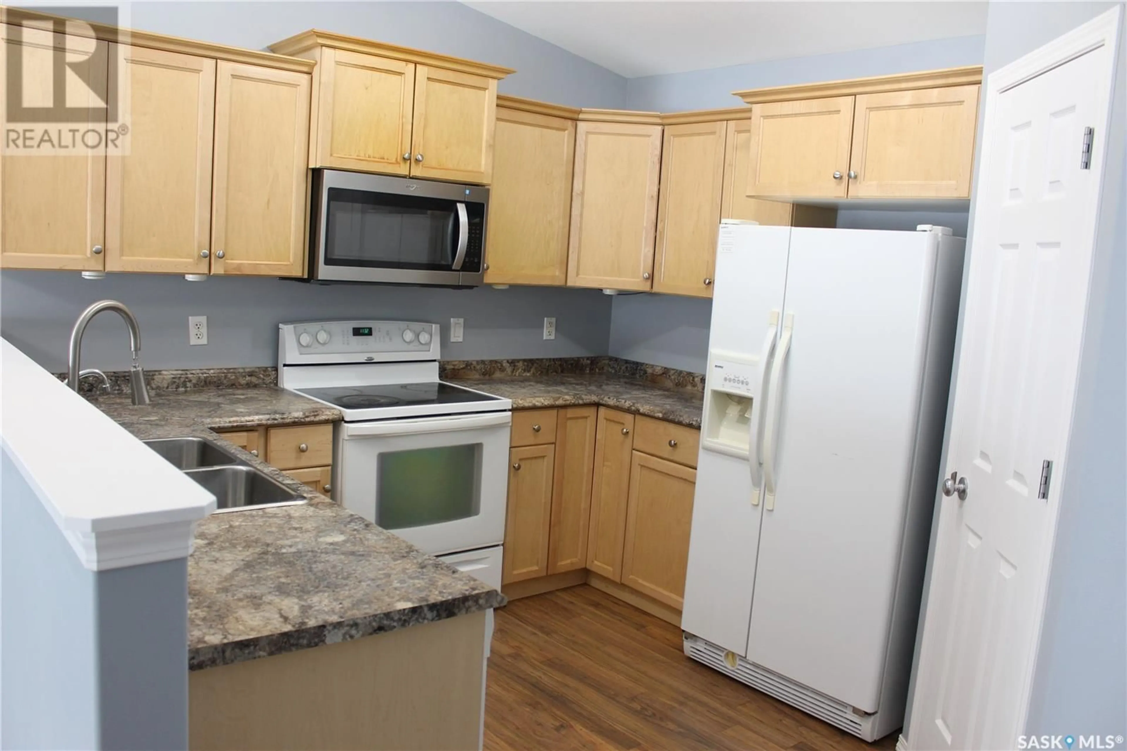 Standard kitchen, unknown for 42 4425 Nicurity DRIVE, Regina Saskatchewan S4X0E6