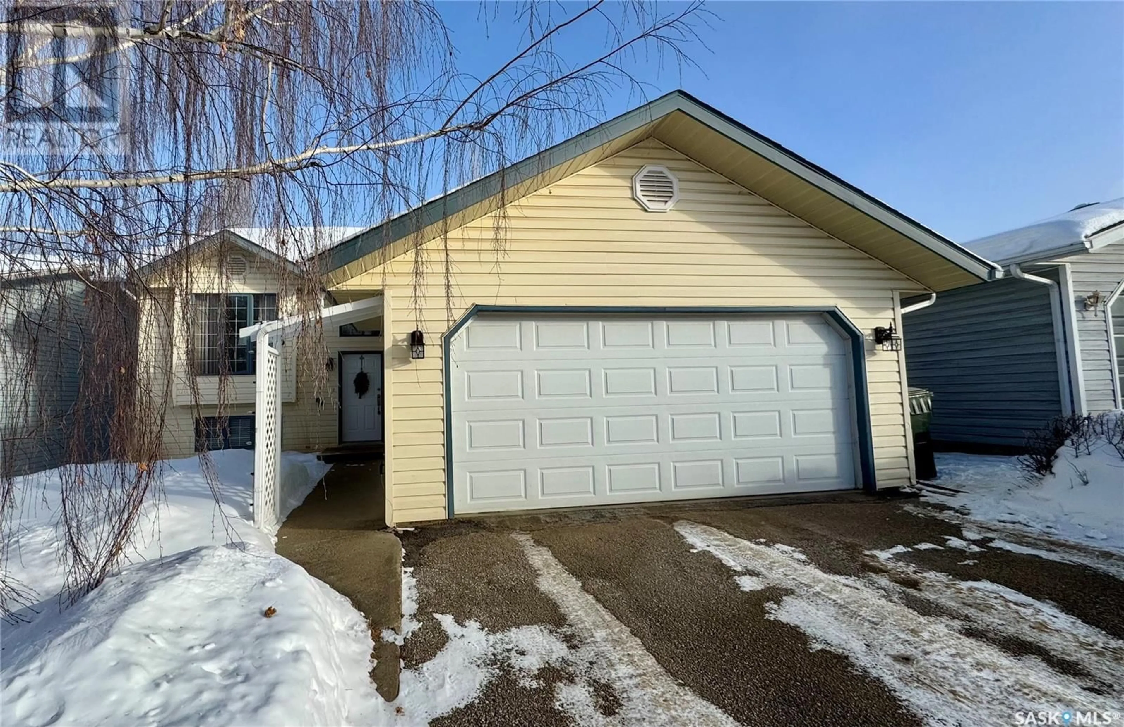 Indoor garage for 1624 Blackwood DRIVE, Prince Albert Saskatchewan S6V7C1