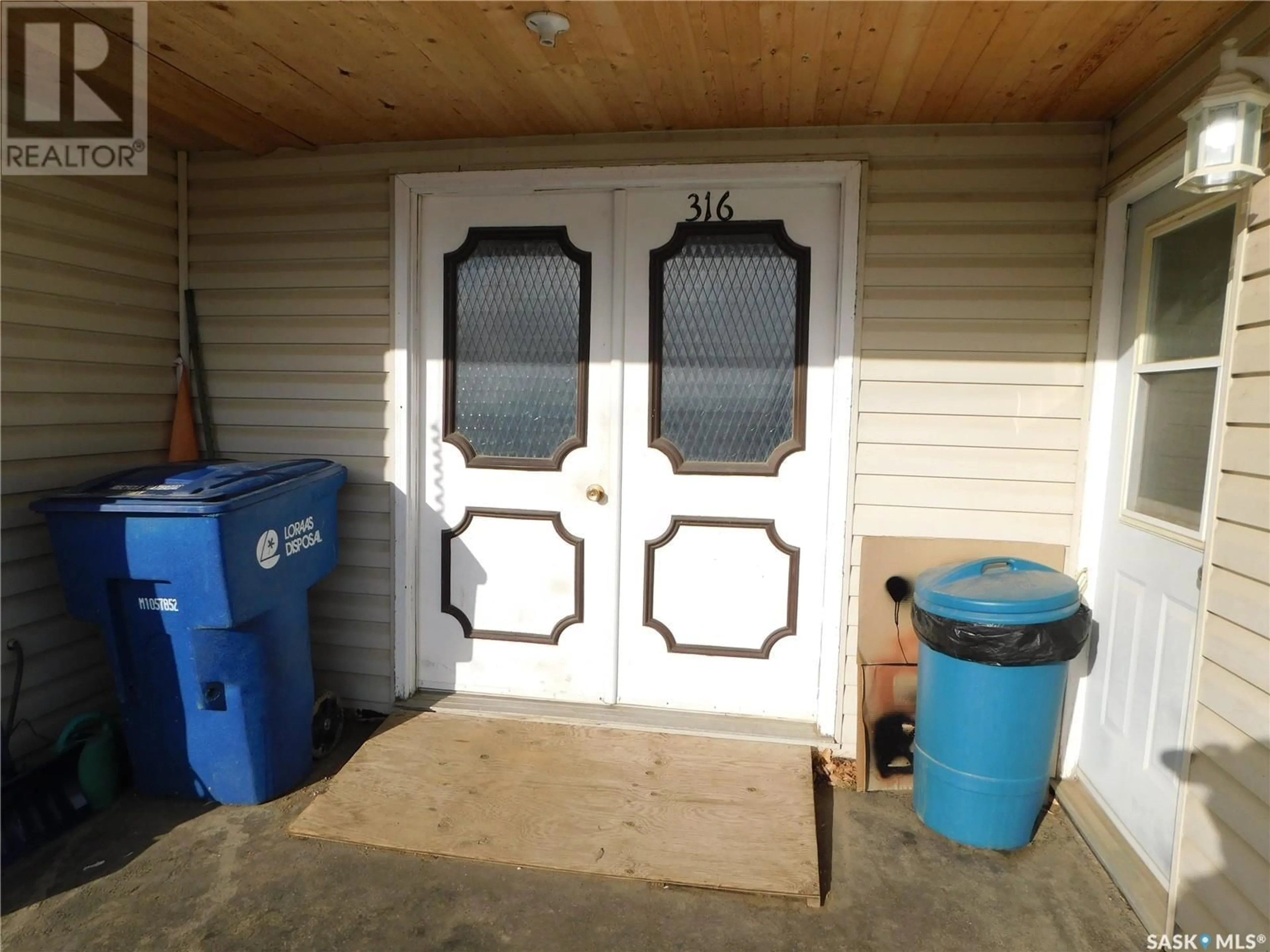 Indoor entryway for 316 Centre STREET, Coronach Saskatchewan S0H0Z0