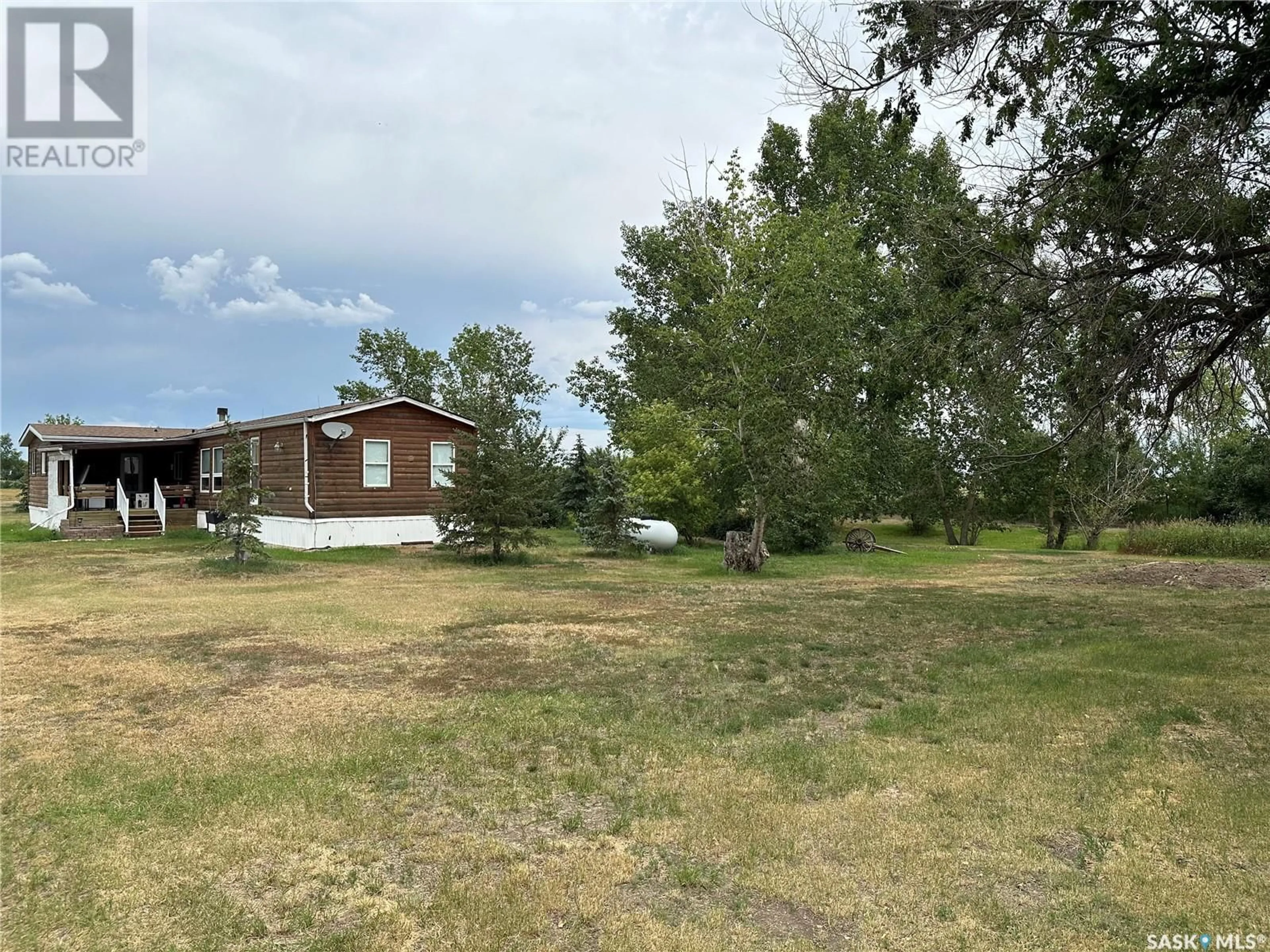 A pic from outside/outdoor area/front of a property/back of a property/a pic from drone, unknown for Gull Lake Acreage, Gull Lake Rm No. 139 Saskatchewan S0N1A0