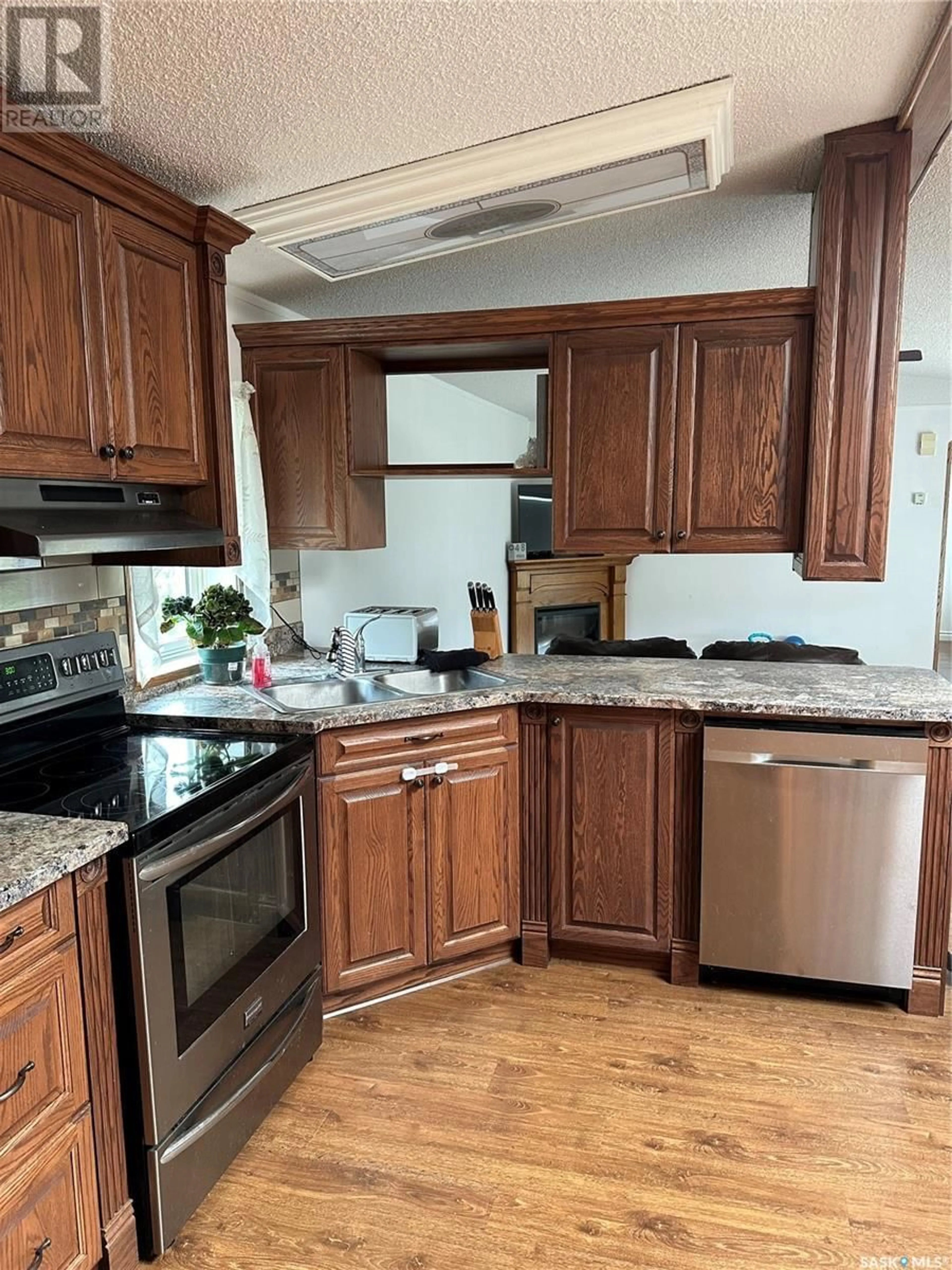 Standard kitchen, unknown for Gull Lake Acreage, Gull Lake Rm No. 139 Saskatchewan S0N1A0