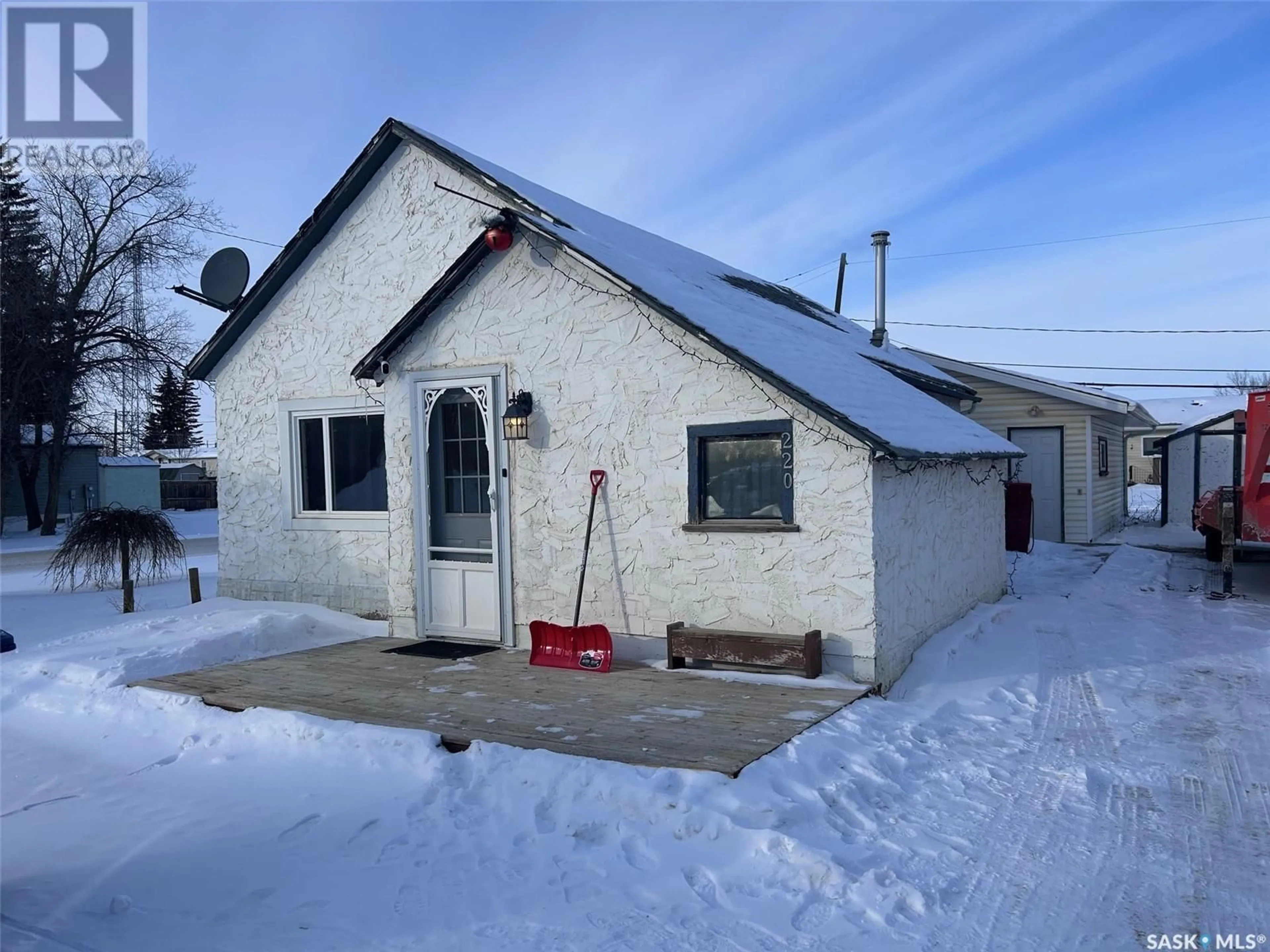 A pic from outside/outdoor area/front of a property/back of a property/a pic from drone, building for 220 2nd AVENUE W, Maidstone Saskatchewan S0M2J0