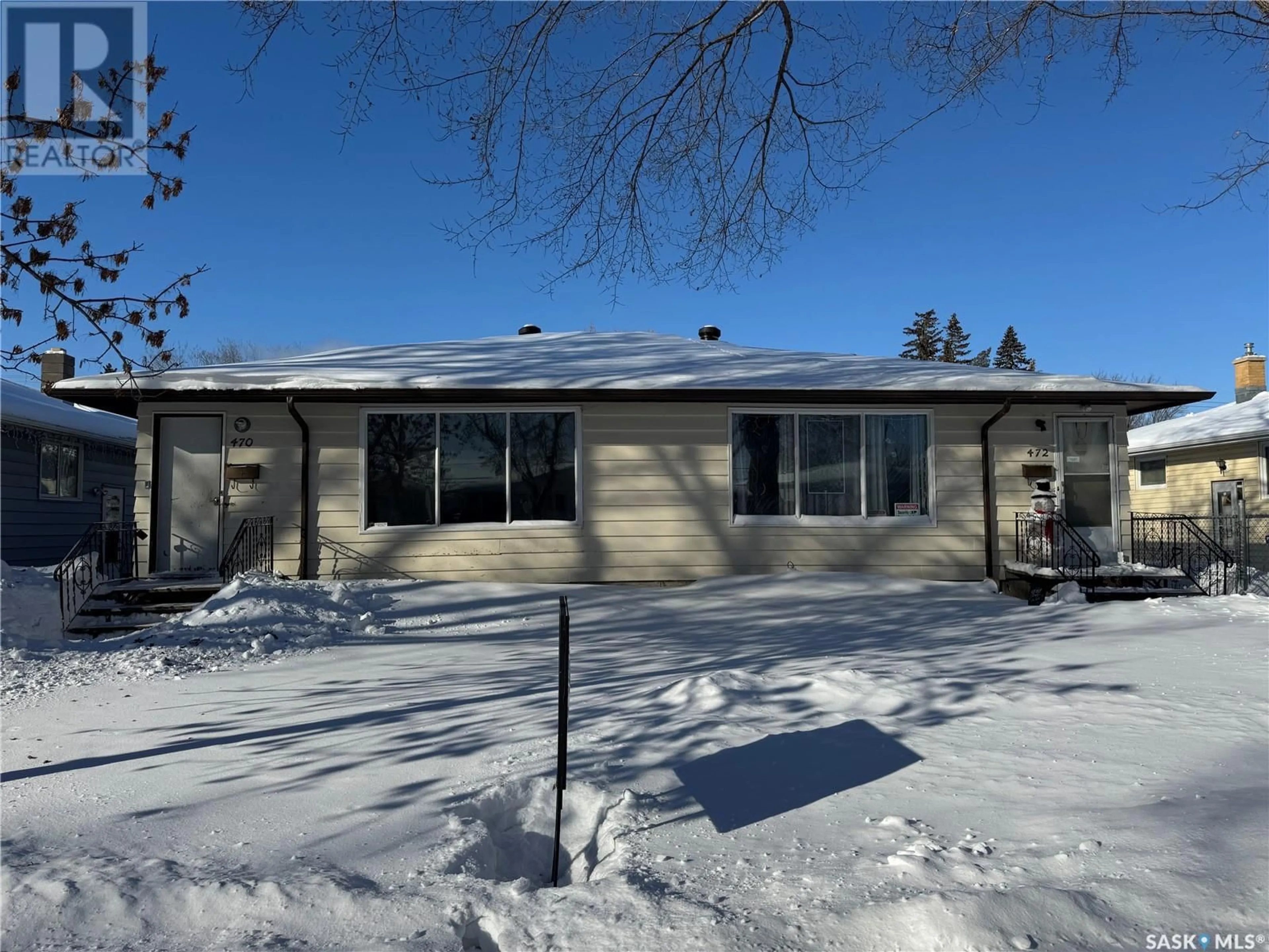 A pic from outside/outdoor area/front of a property/back of a property/a pic from drone, street for 470-472 Froom CRESCENT, Regina Saskatchewan S4N1T6