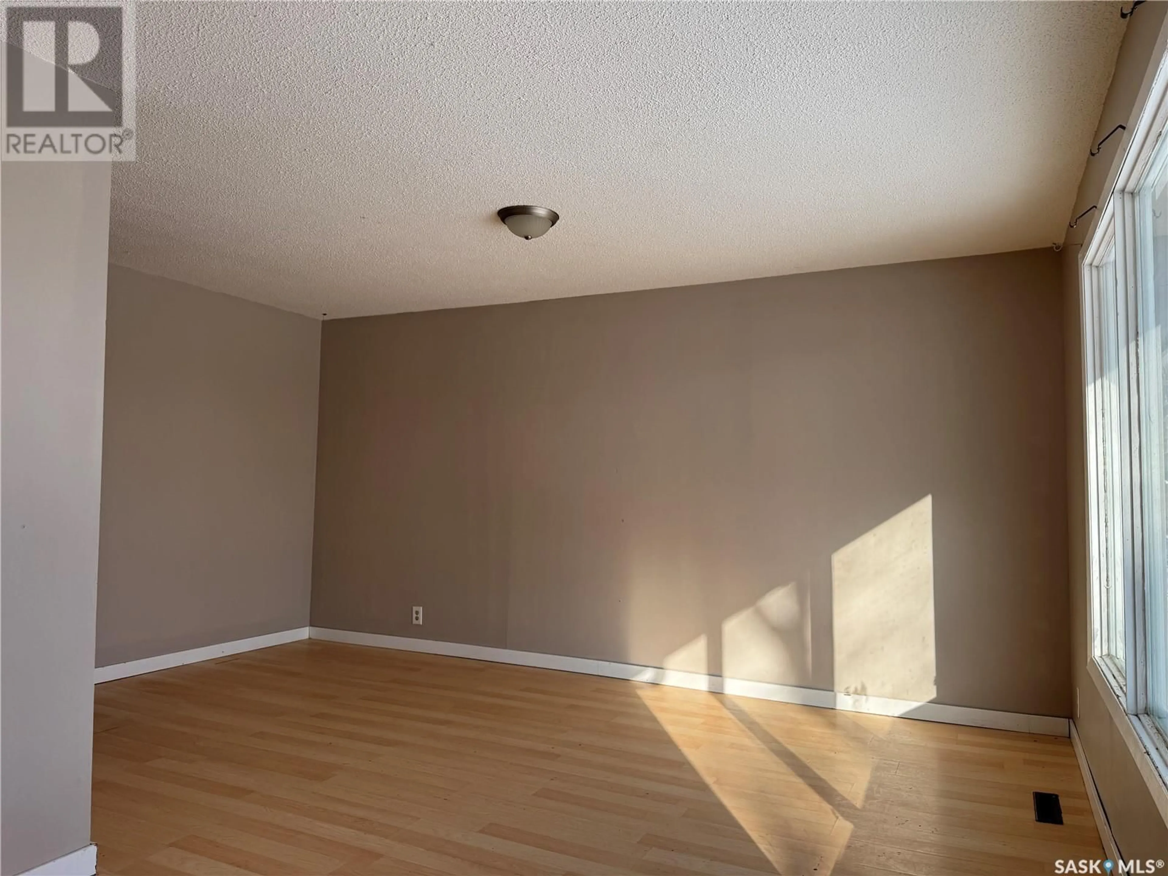 A pic of a room for 470-472 Froom CRESCENT, Regina Saskatchewan S4N1T6