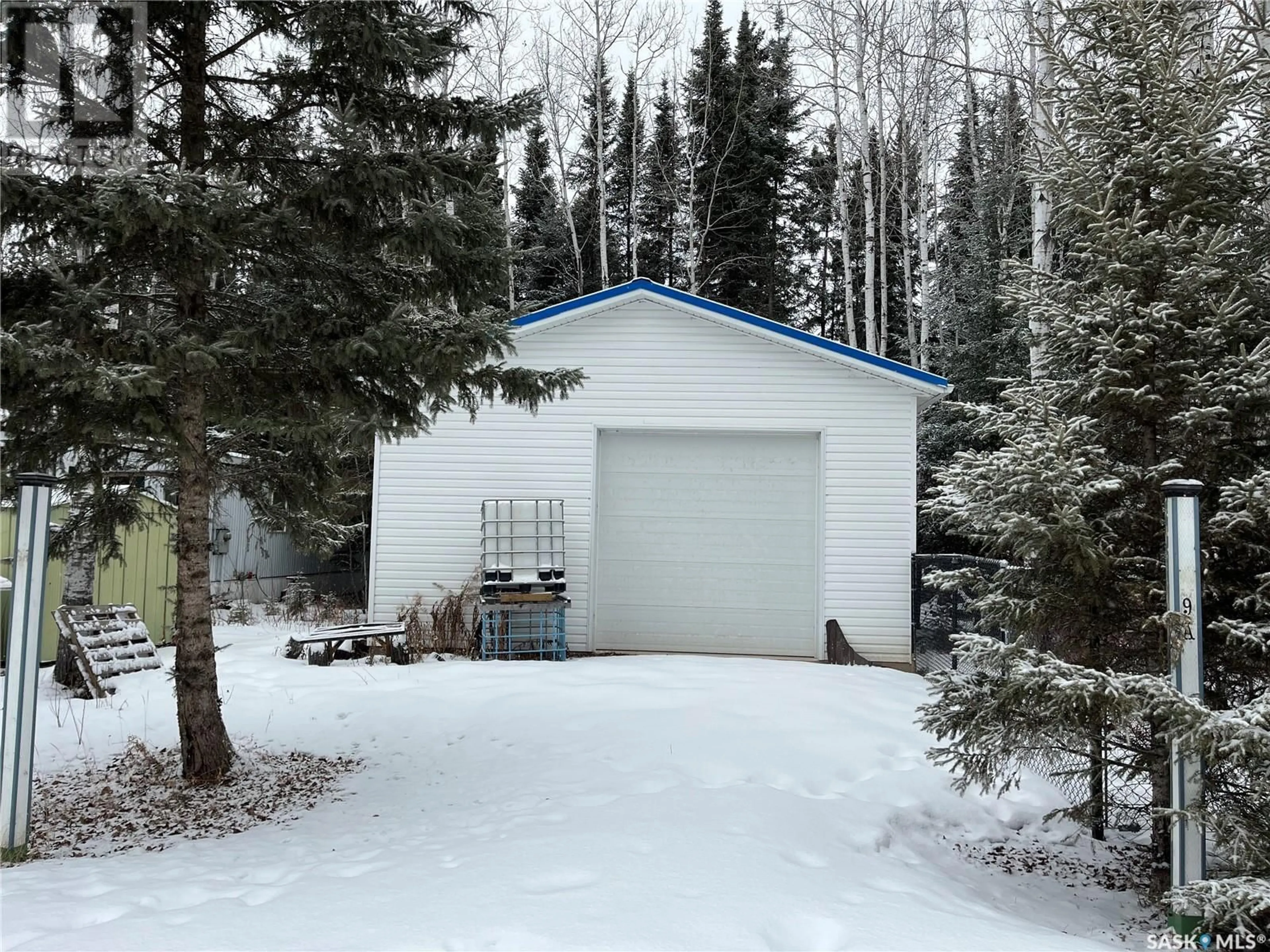 Indoor garage for 9A Delaronde PLACE, Delaronde Lake Saskatchewan S0J0E0