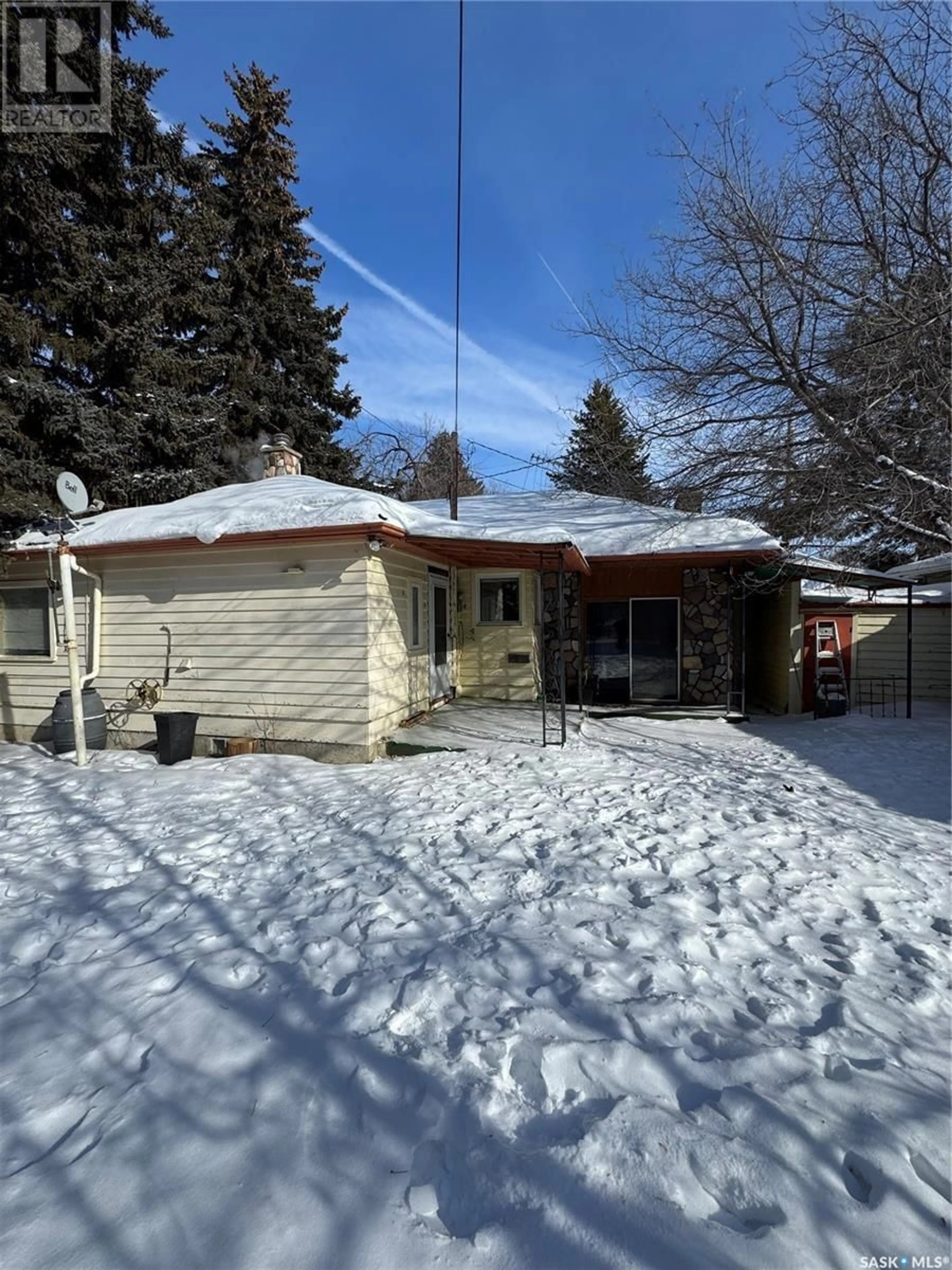 Standard kitchen, unknown for 340 ROSS STREET, Lumsden Saskatchewan S0G3C0