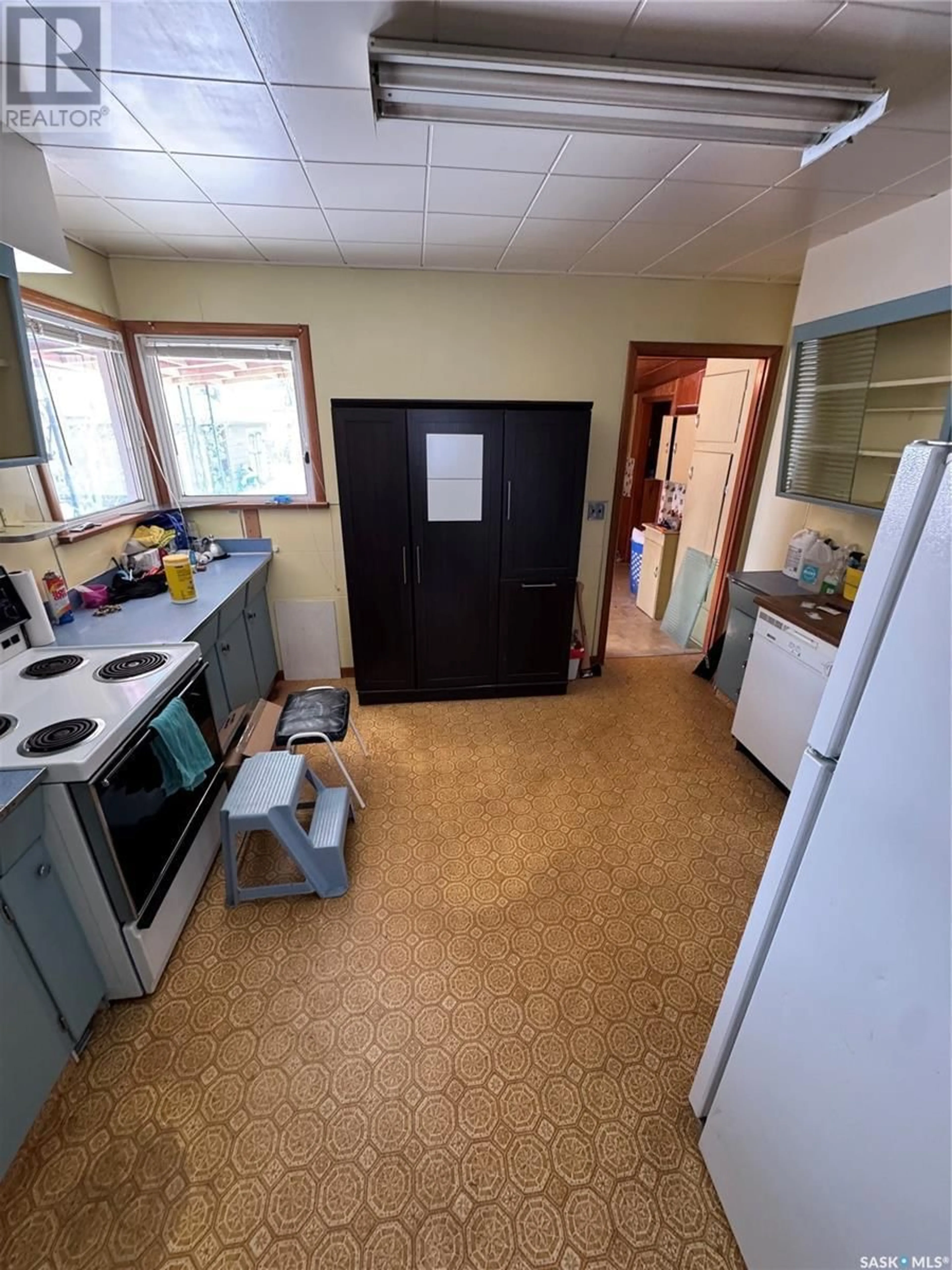 Standard kitchen, floor is not visible for 340 Ross STREET, Lumsden Saskatchewan S0G3C0